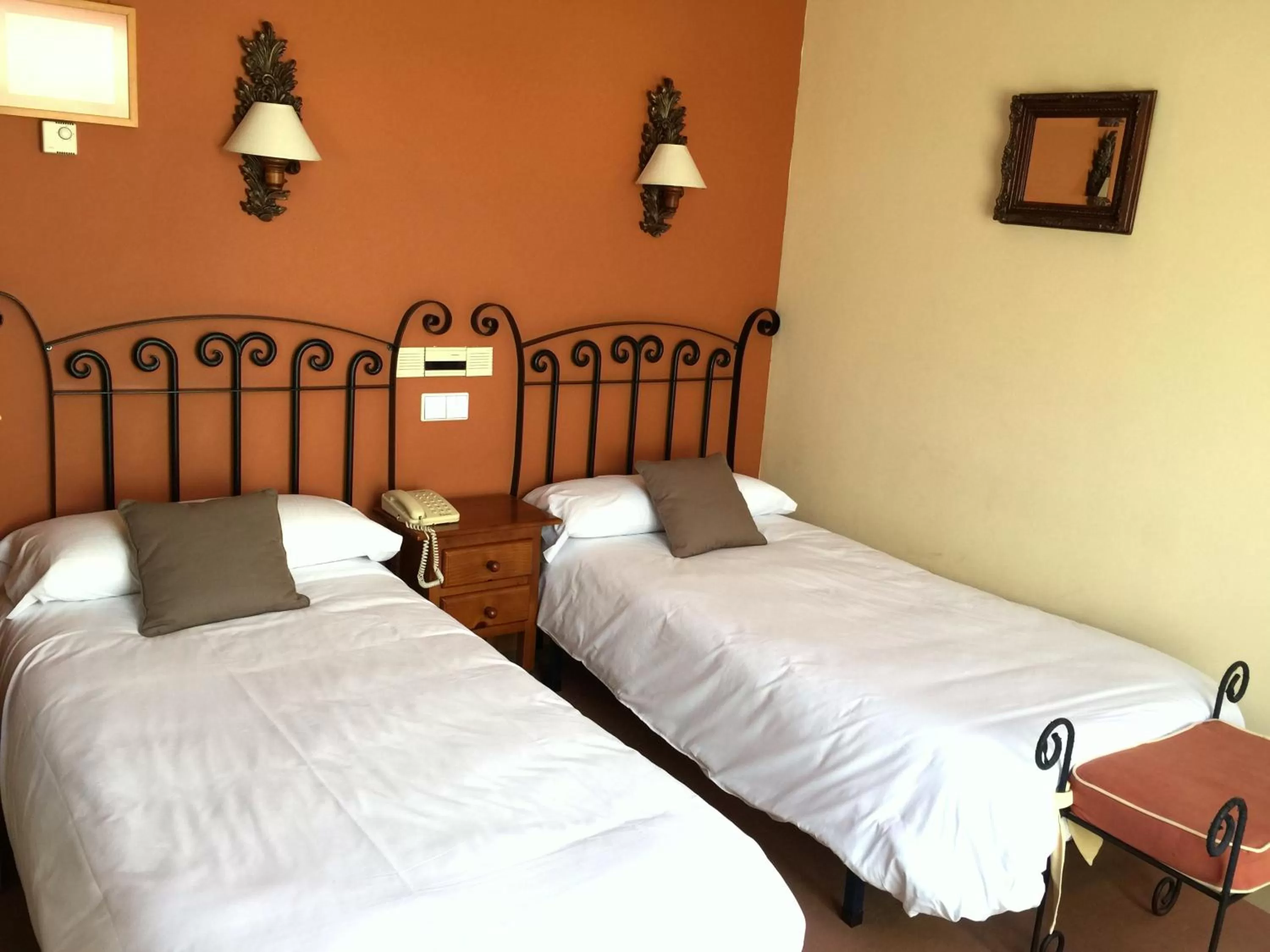 Twin Room in Hotel Arco San Vicente