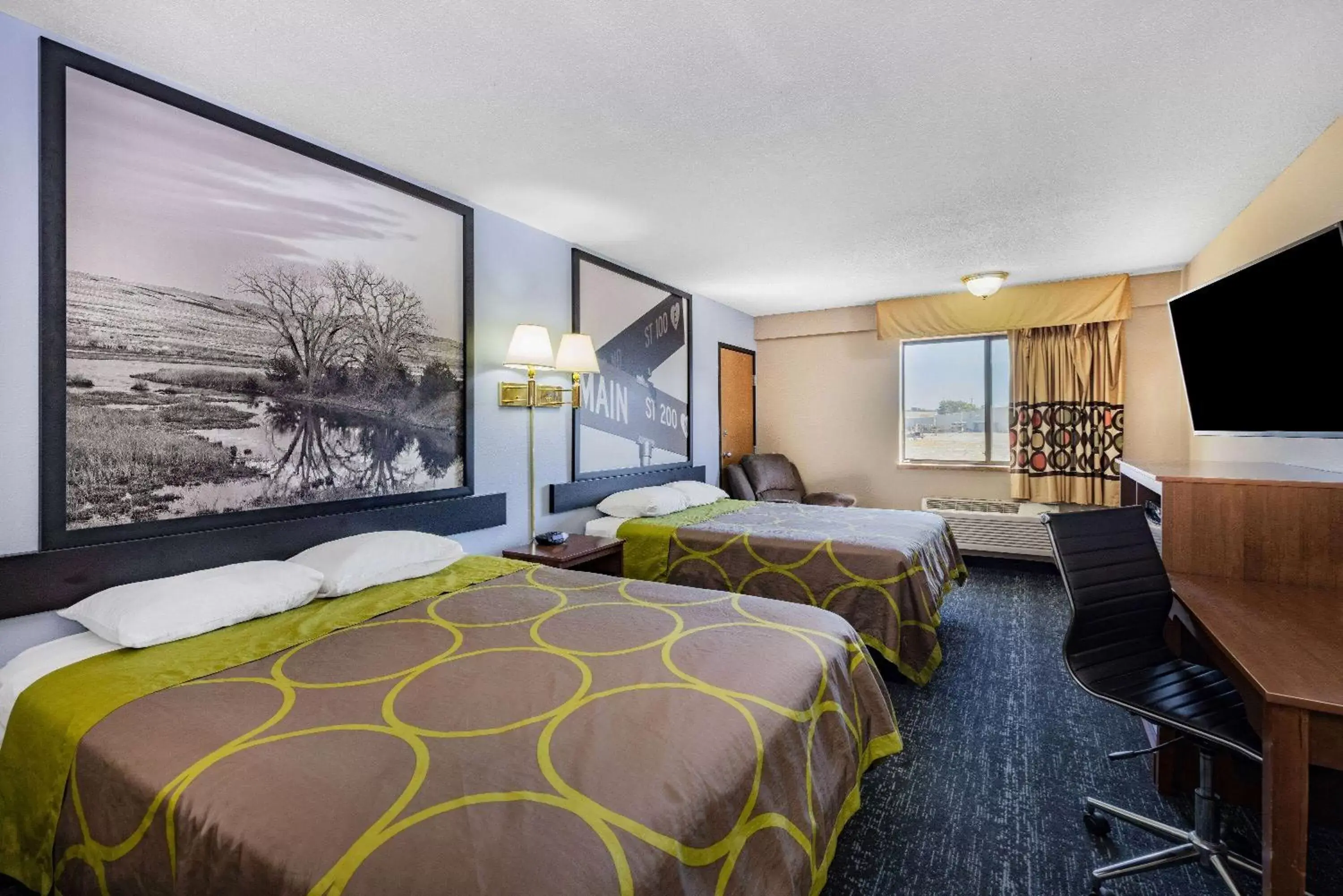 Photo of the whole room, Bed in Super 8 by Wyndham Valentine NE