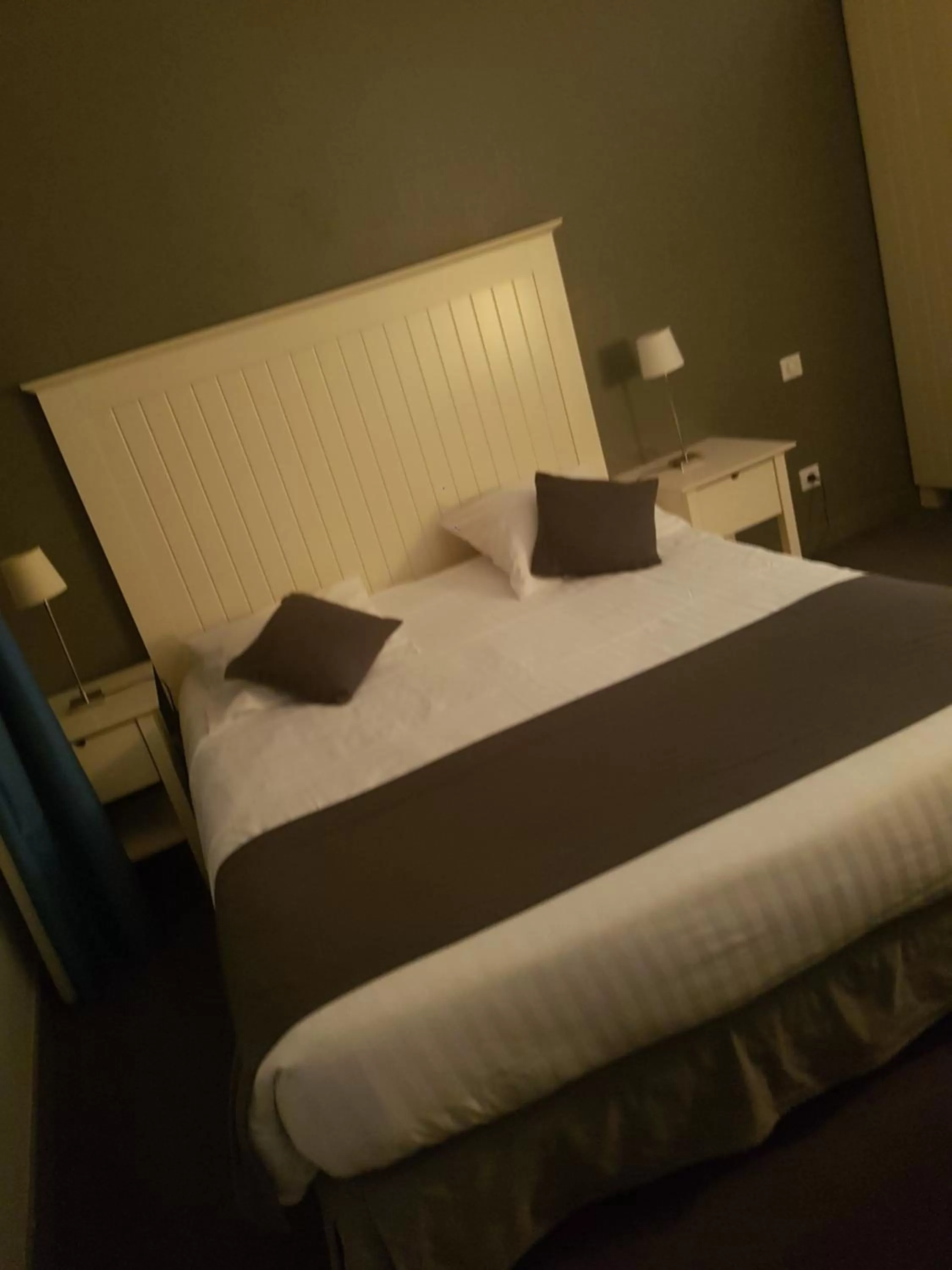 Bed in Logis - Hôtel du Nord et Restaurant La Table d'Elisa