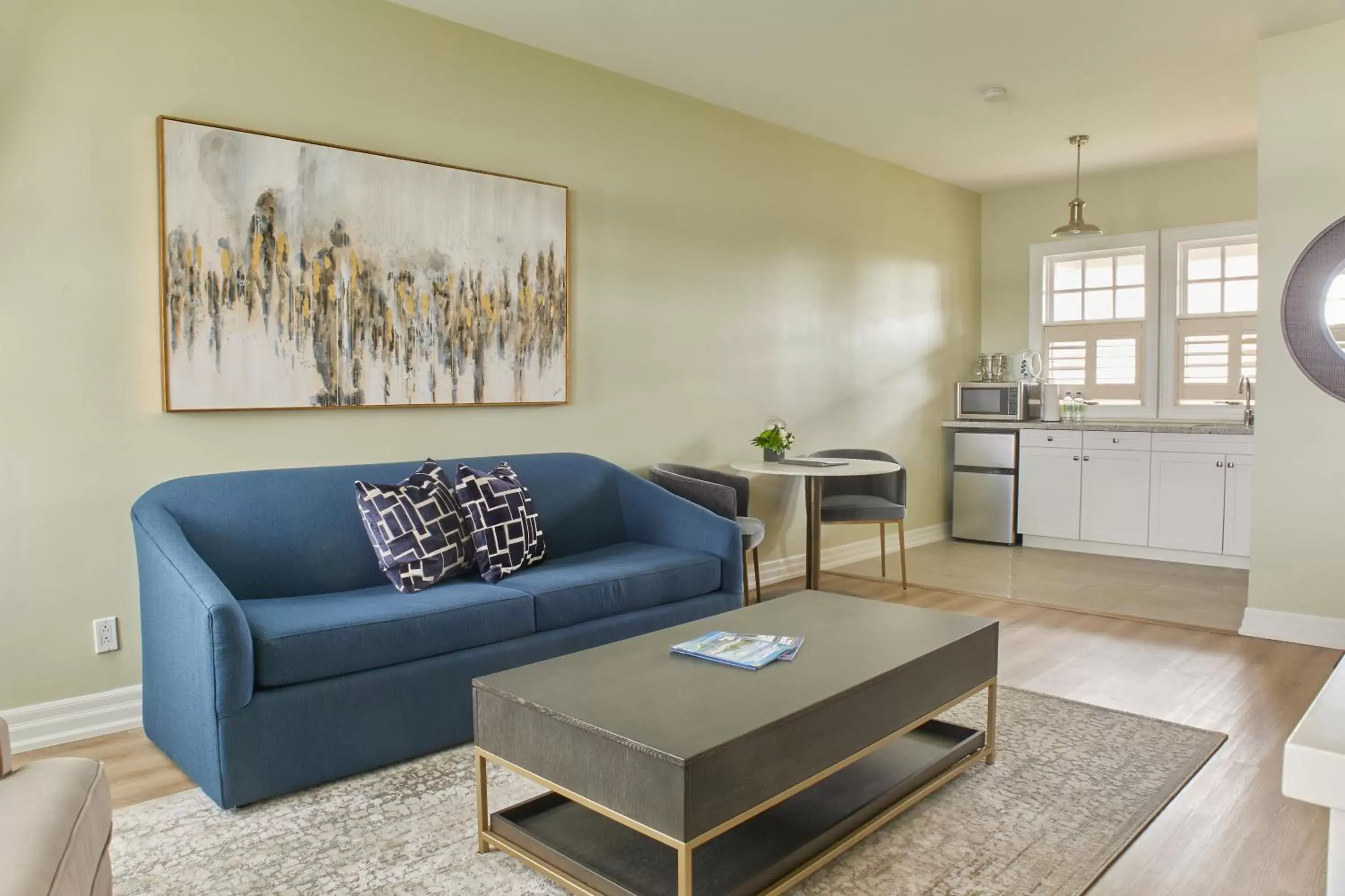 Kitchen or kitchenette, Seating Area in Rawley Resort, Spa & Marina