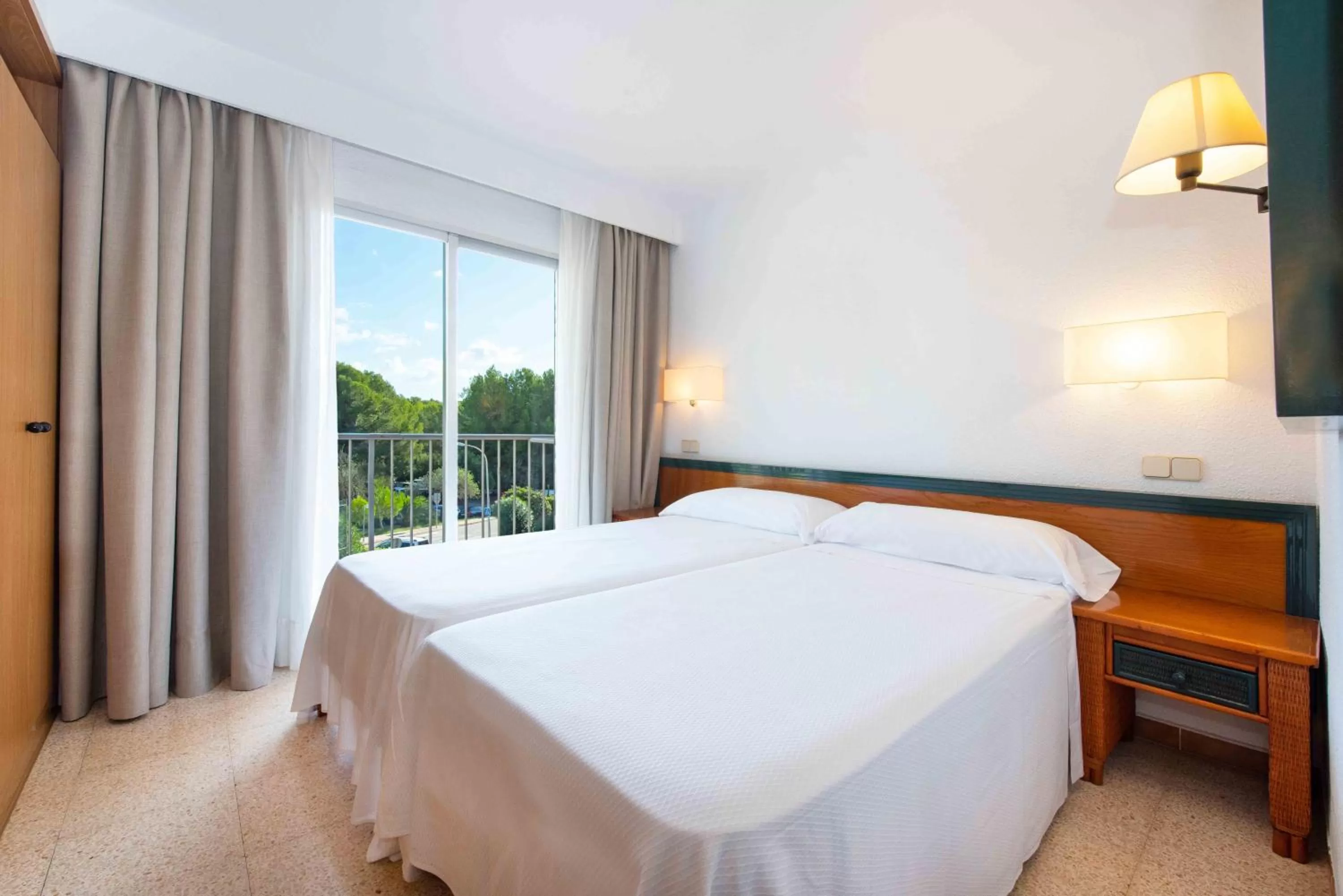 Bed in Valentin Grand Park Suite Hotel