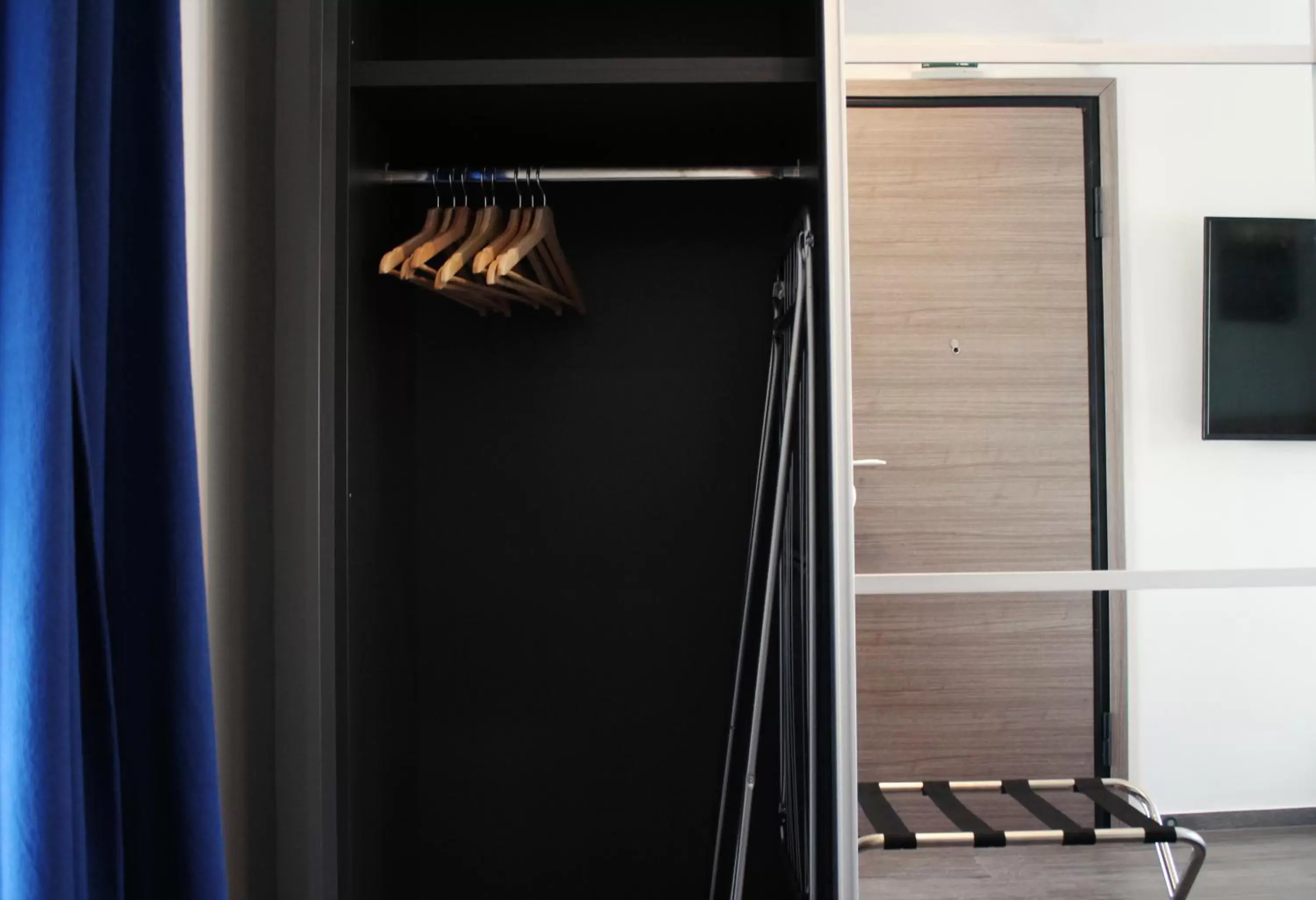 wardrobe in Exarchia House Project