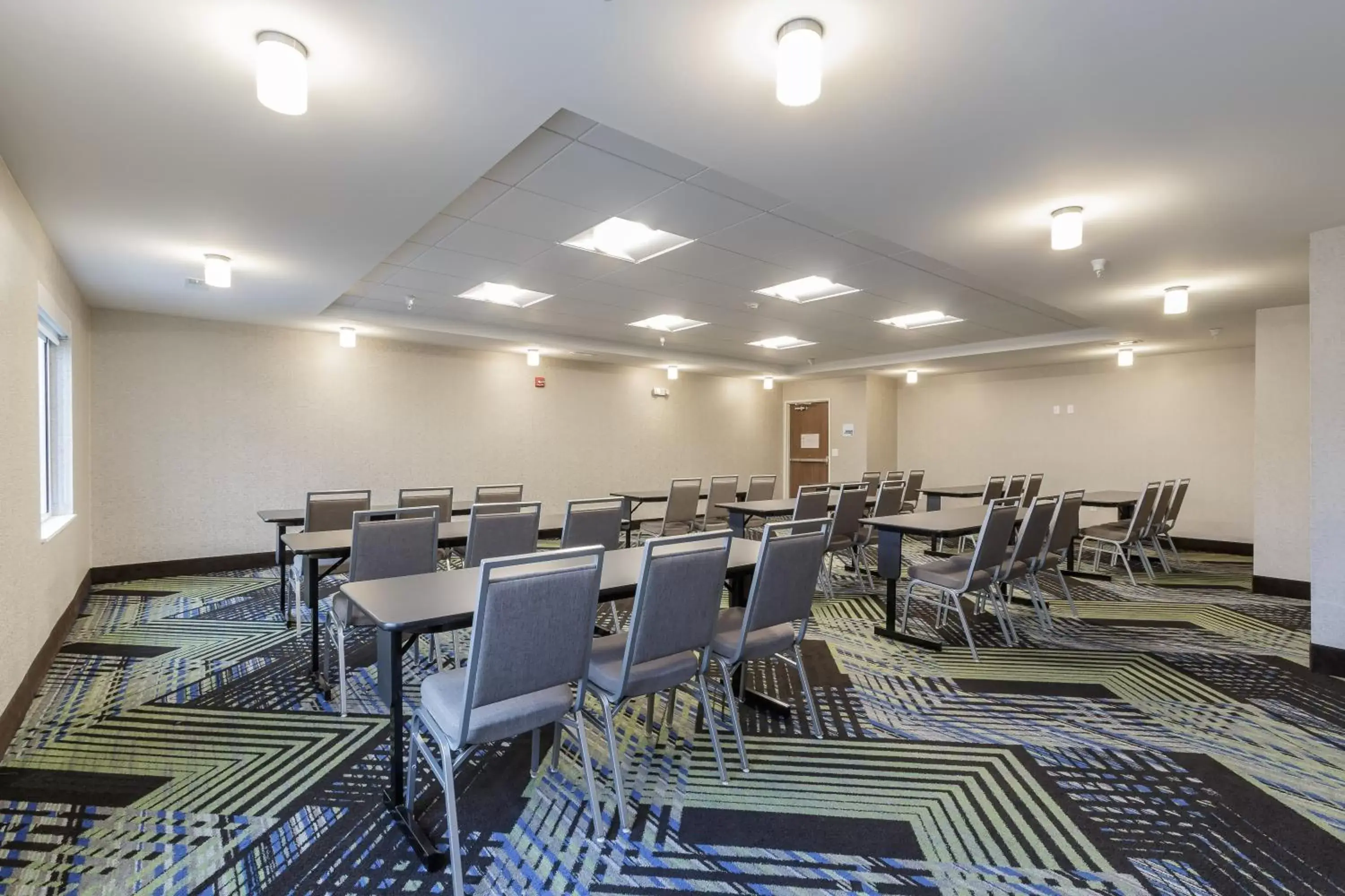 Meeting/conference room in Holiday Inn Express & Suites- South Bend Casino, an IHG Hotel