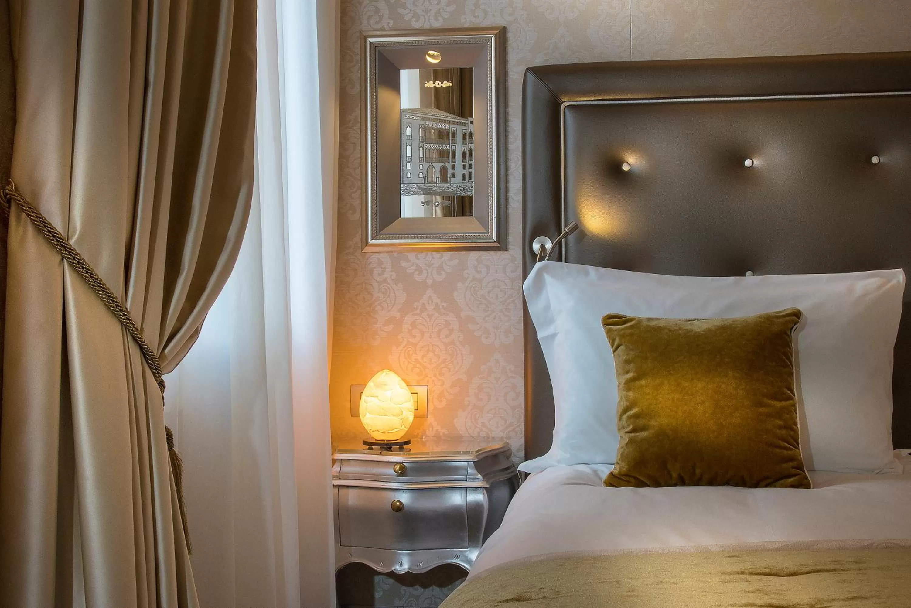 Bed in Papadopoli Hotel Venezia - MGallery Collection