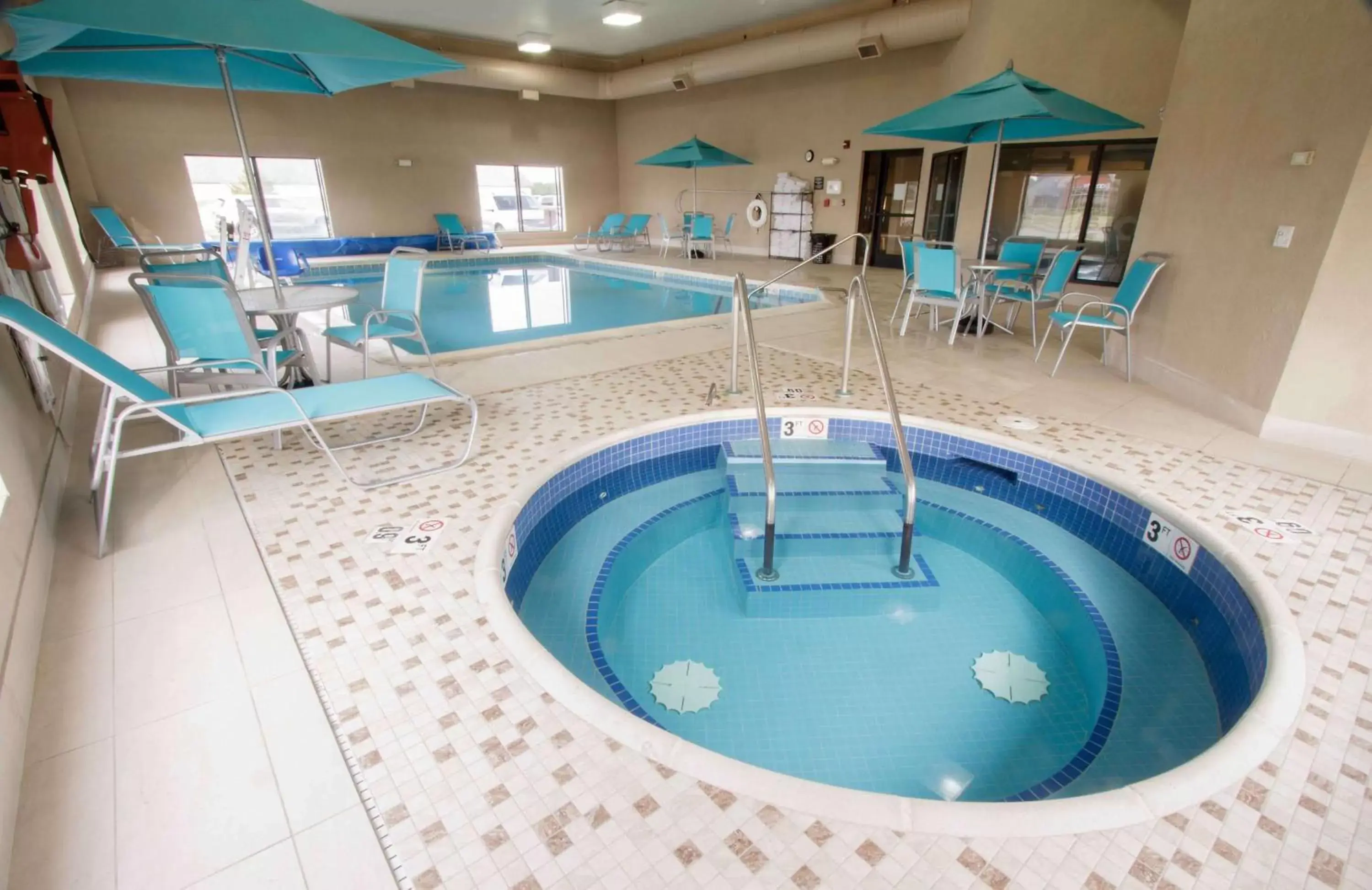 Hot Tub, Swimming Pool in Hampton Inn South Haven