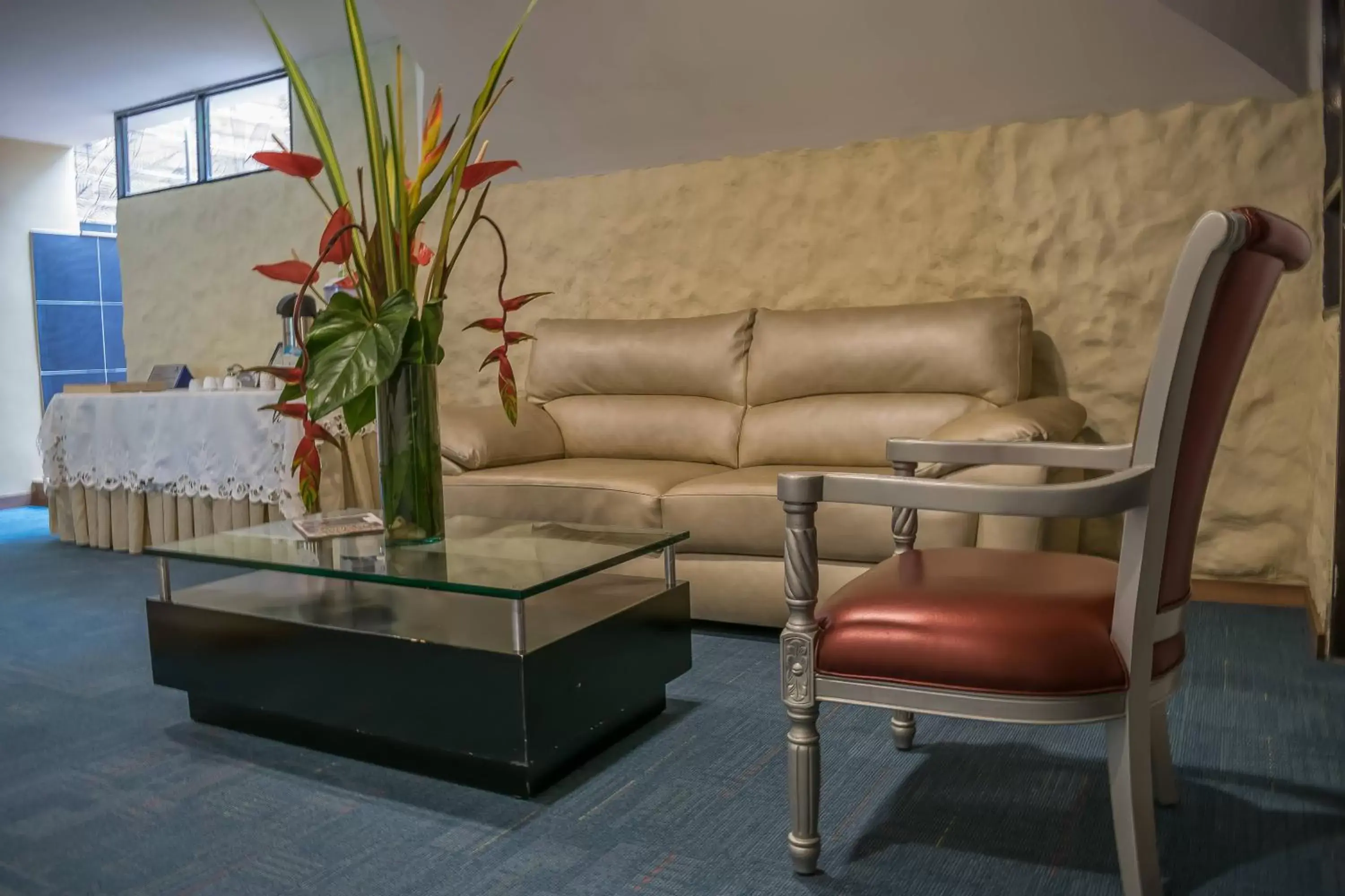 Living room, Seating Area in Hotel Montes De La Castellana