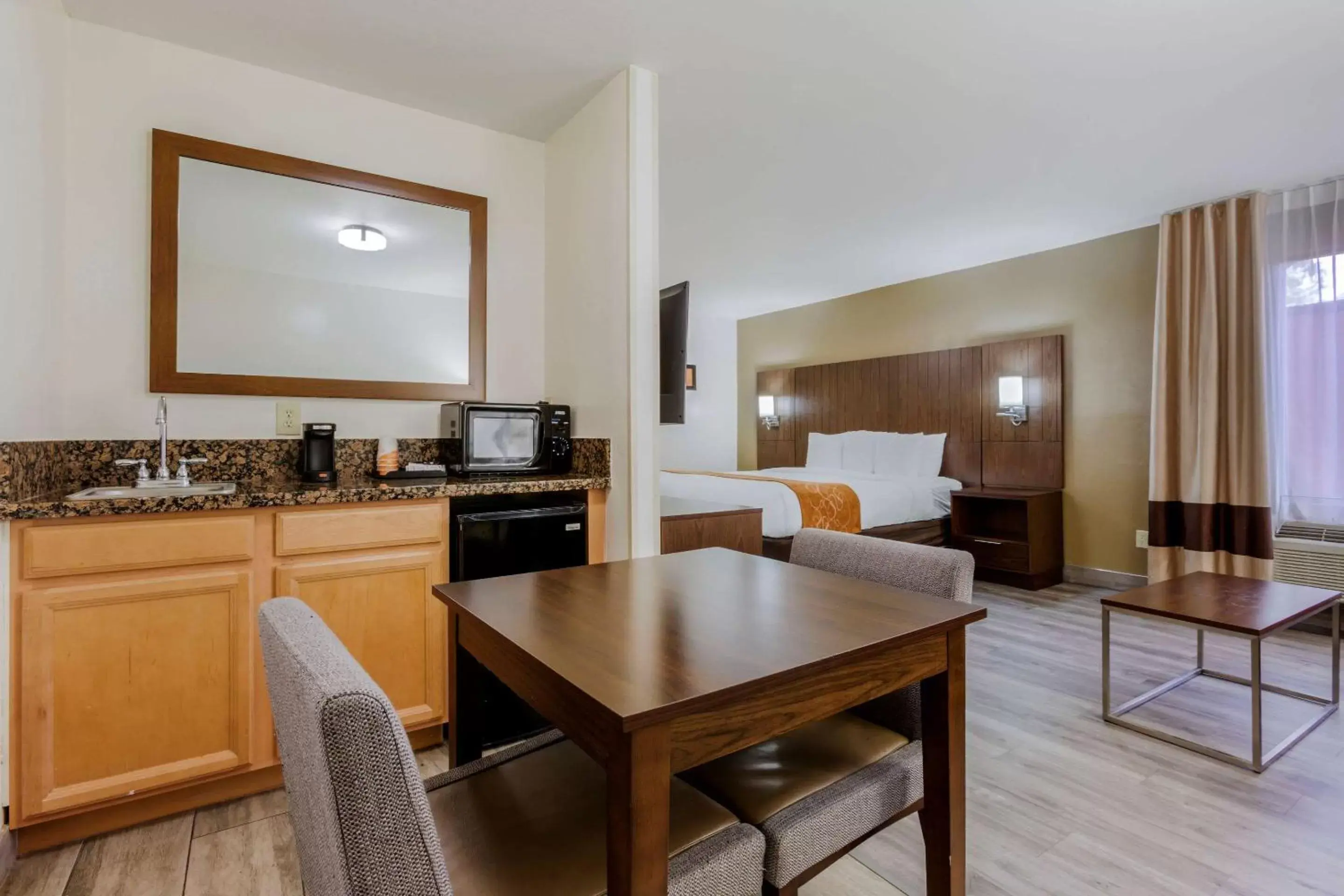 Bedroom in Comfort Suites At Sabino Canyon