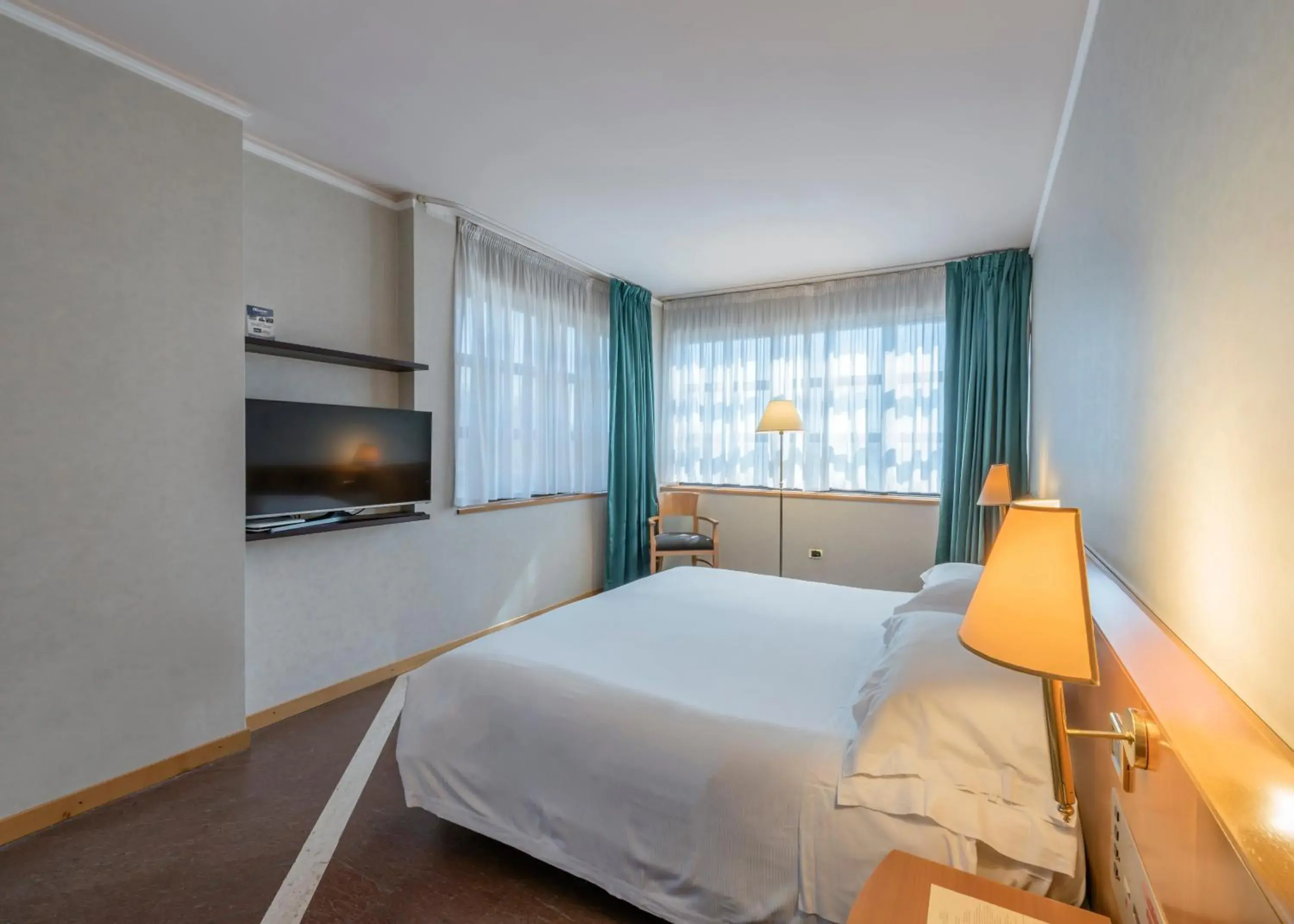 Bed, Room Photo in Caesar's Hotel