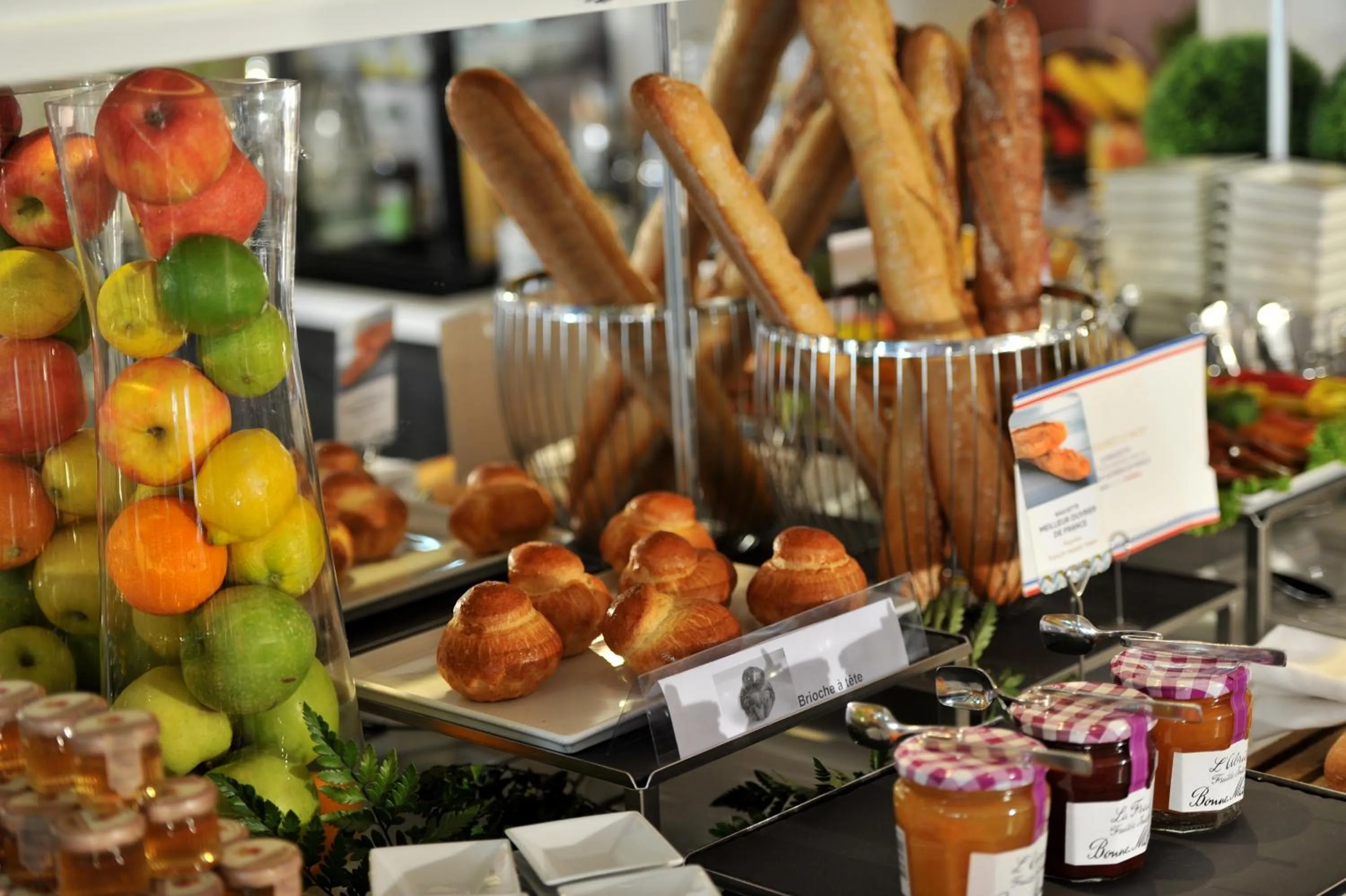 Food and drinks in Mercure Paris Opéra Faubourg Montmartre