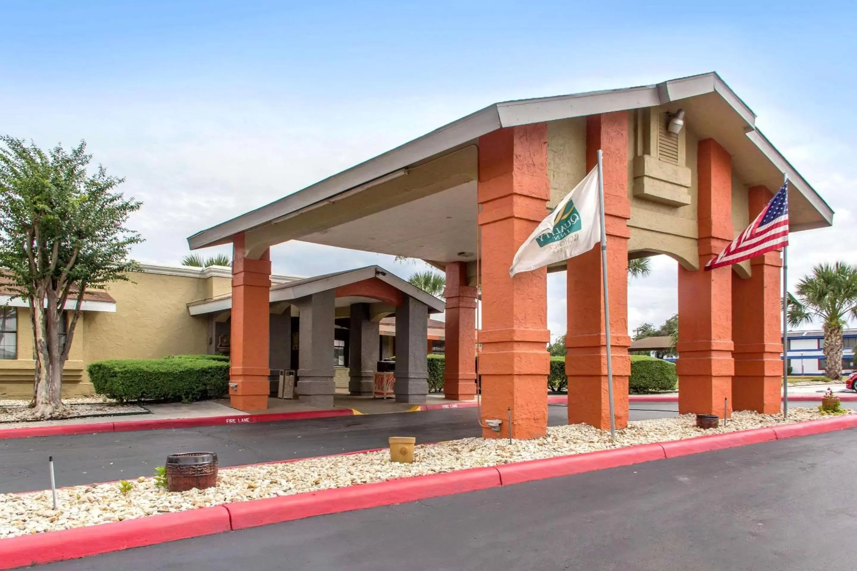 Property Building in Quality Inn & Suites I-35 near AT&T Center