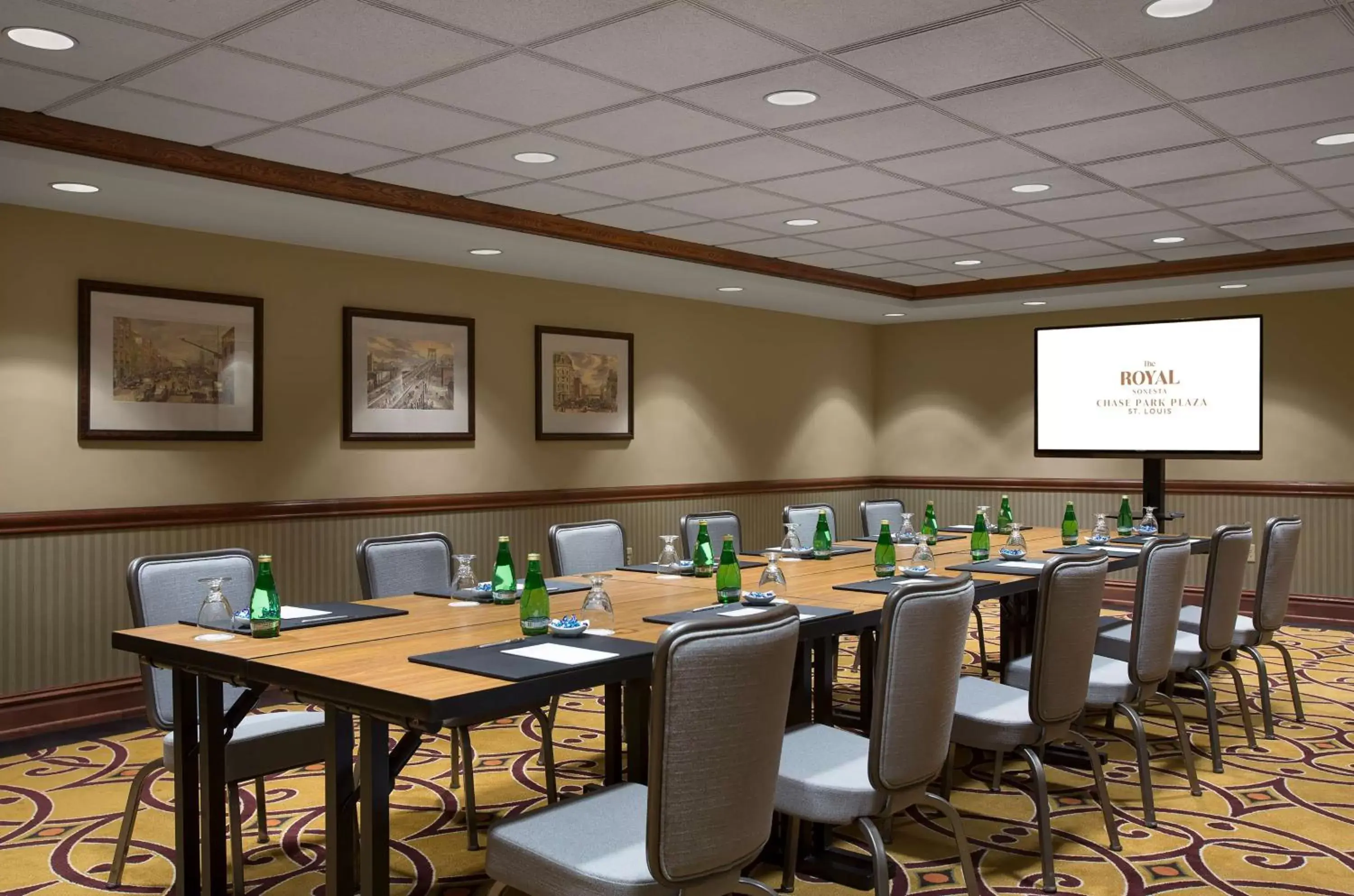 Bedroom, Business Area/Conference Room in The Royal Sonesta Chase Park Plaza St Louis