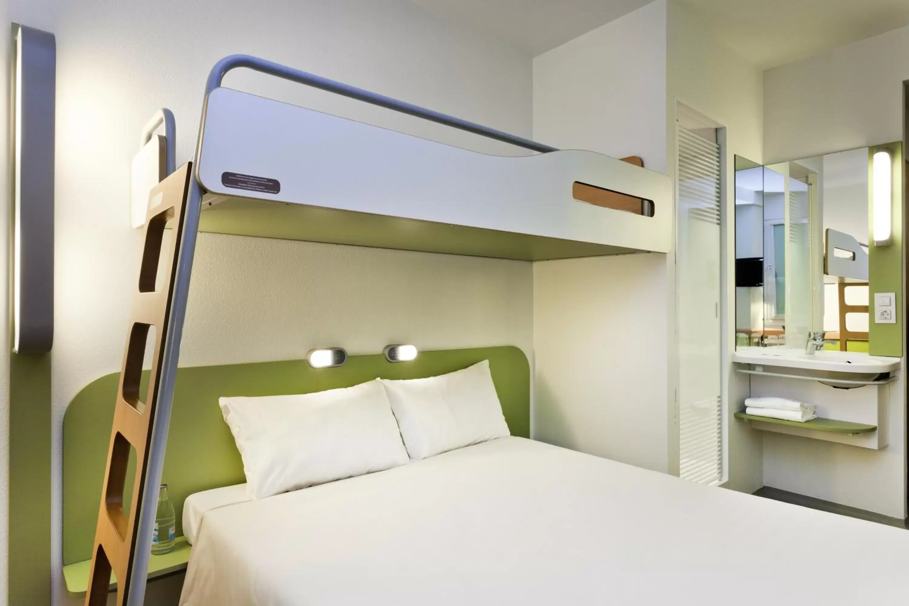 Bedroom, Bunk Bed in ibis budget Hotel Luzern City