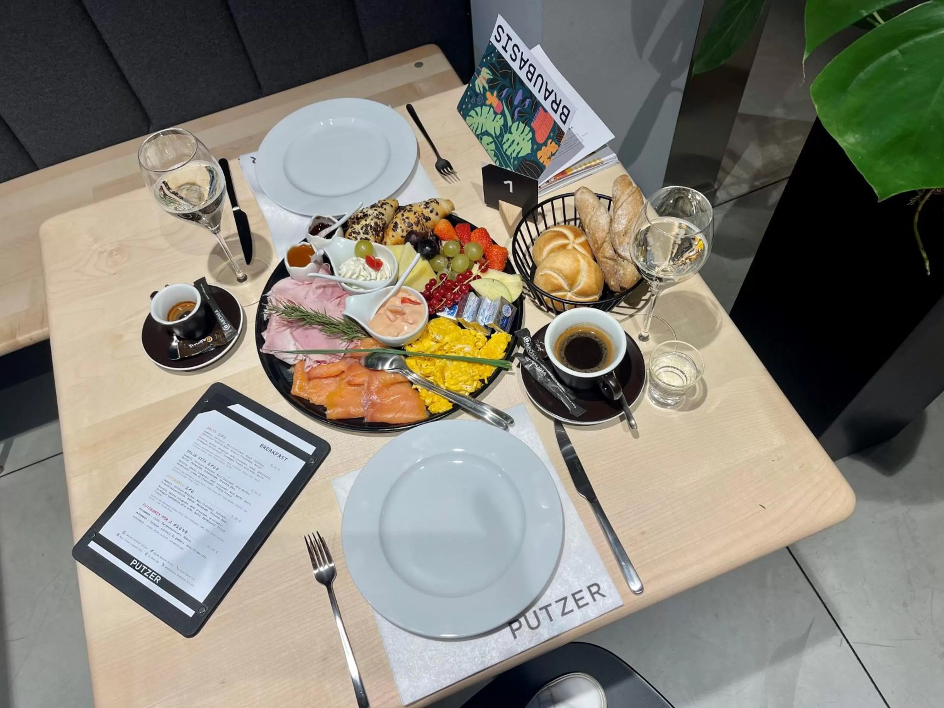 Dining area in Hotel Restaurant Putzer