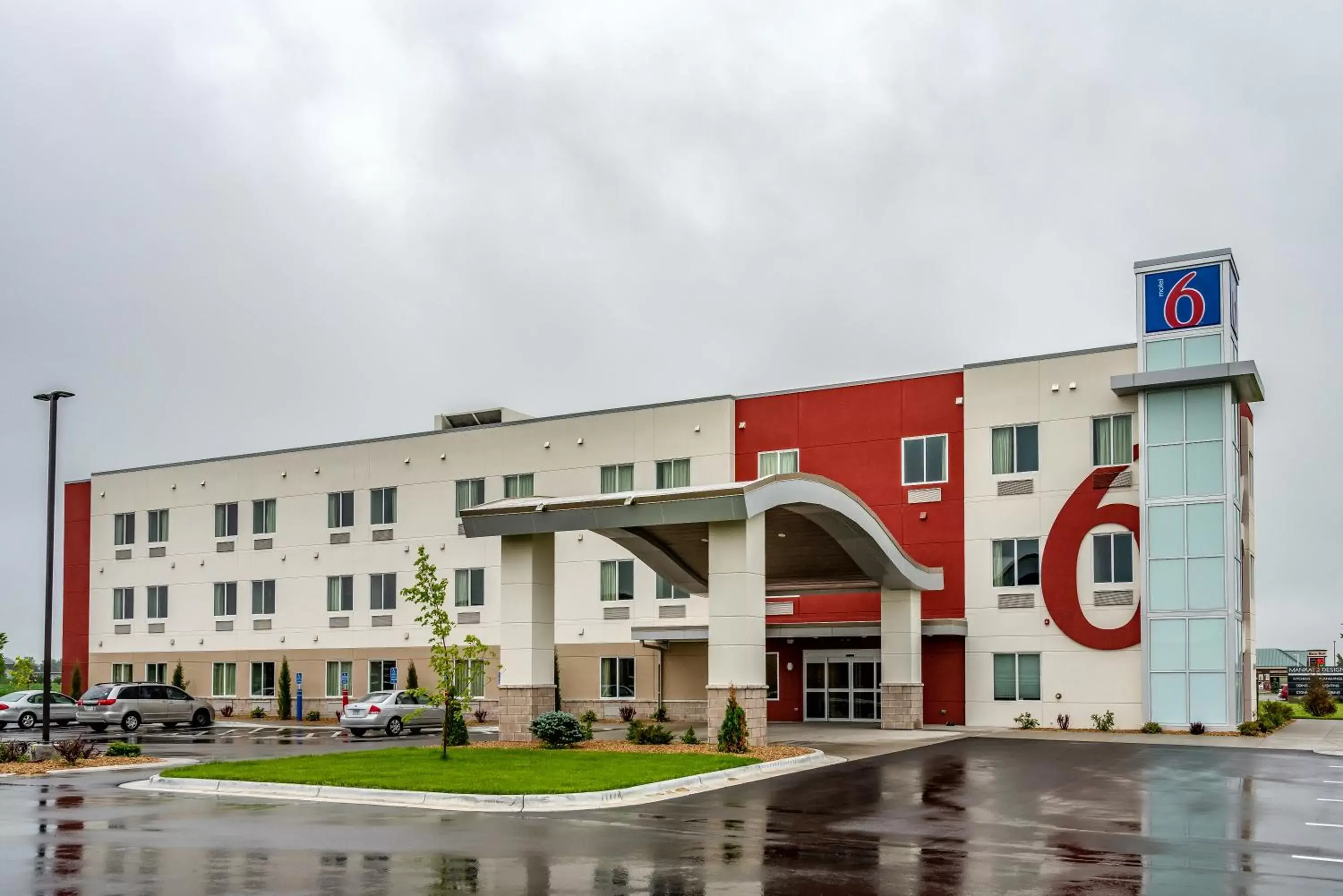 Facade/entrance in Motel 6-Mankato, MN Facade/entrance in Motel 6-Mankato, MN