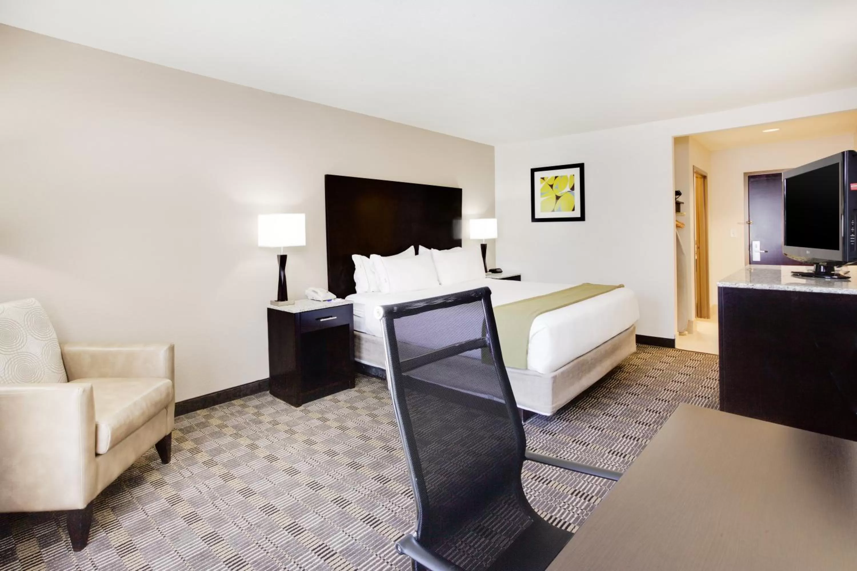 Photo of the whole room, Bed in Holiday Inn Express Hotel & Suites Mebane by IHG