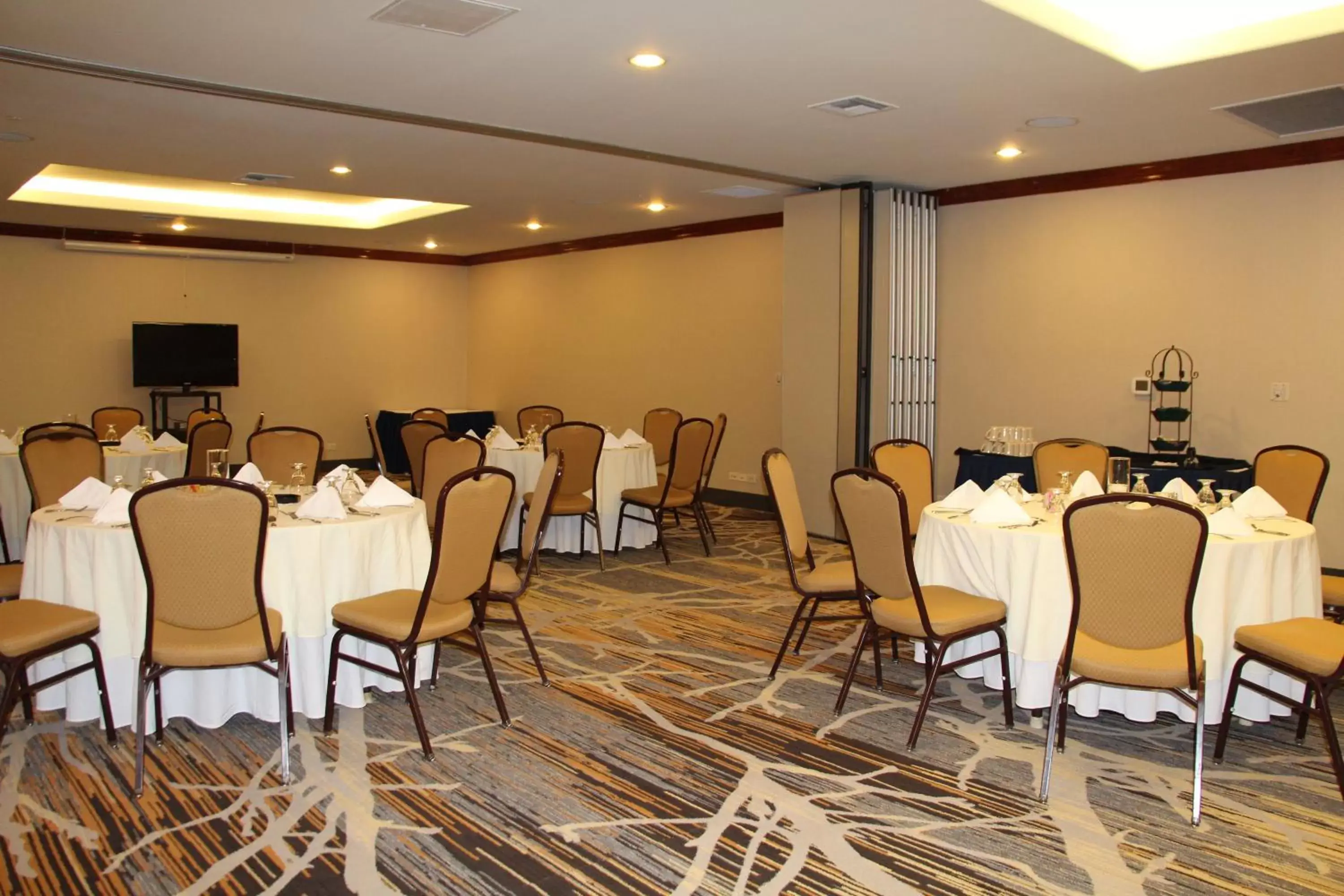 Meeting/conference room, Restaurant/Places to Eat in Holiday Inn Denver Lakewood, an IHG Hotel