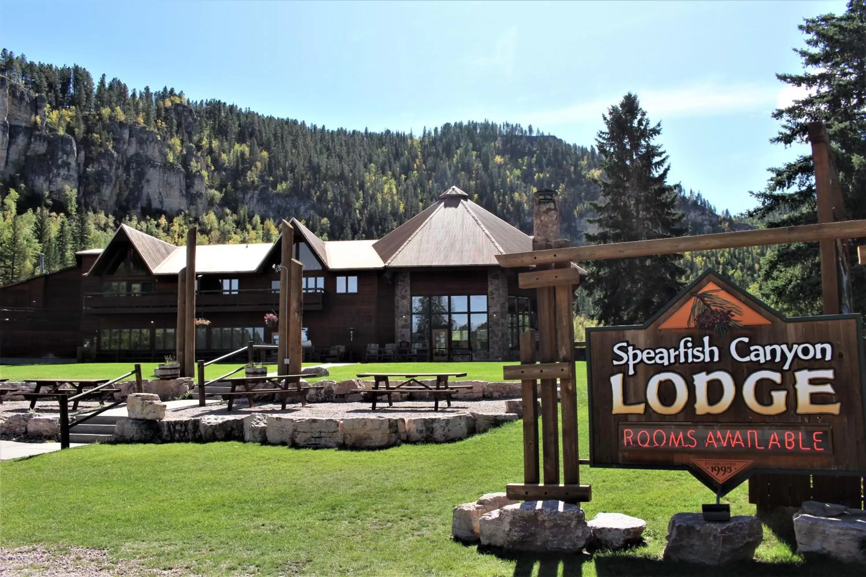 Property Building in Spearfish Canyon Lodge