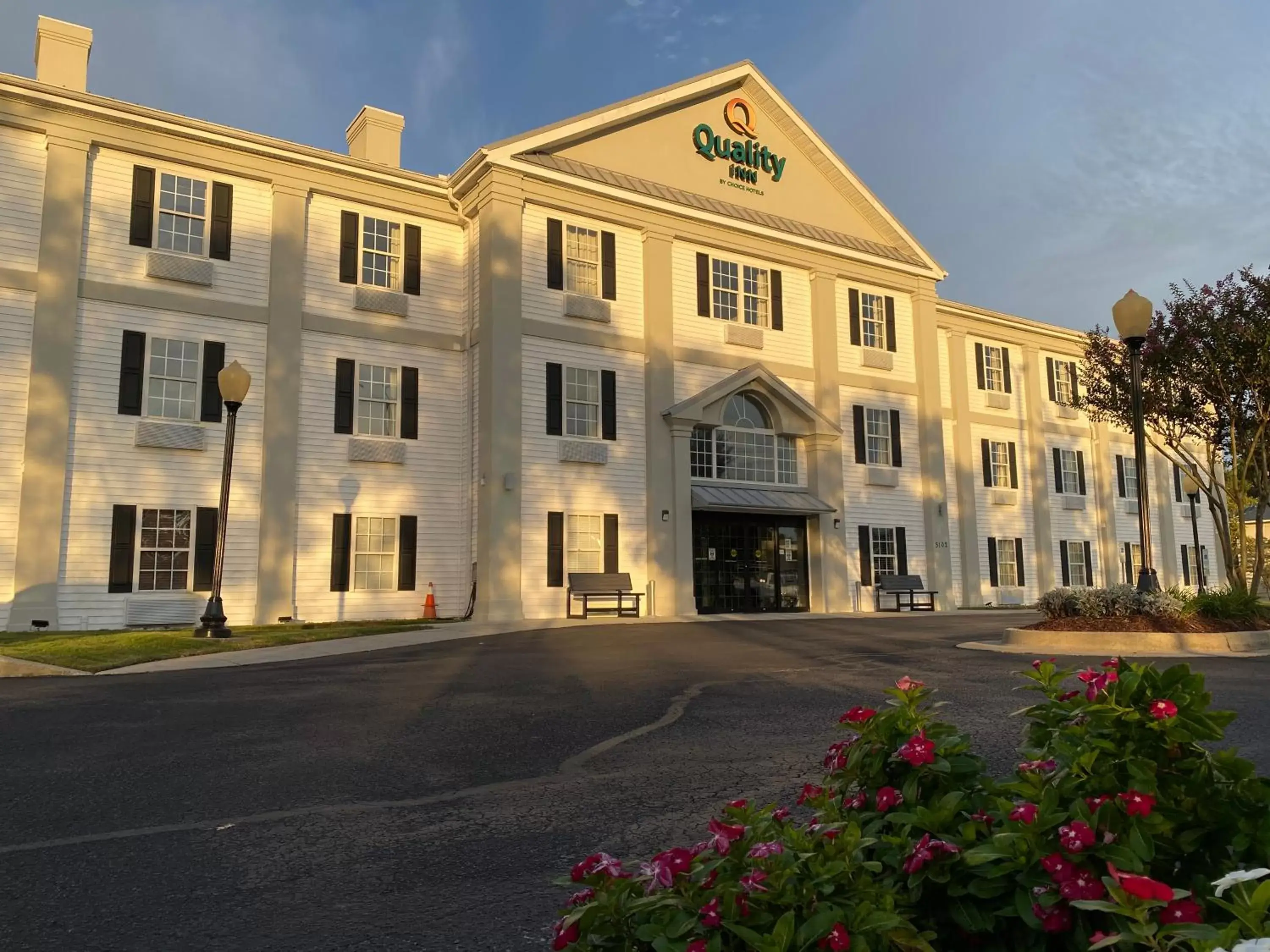 Queen Room with Two Queen Beds - Non-Smoking in Quality Inn Wilmington