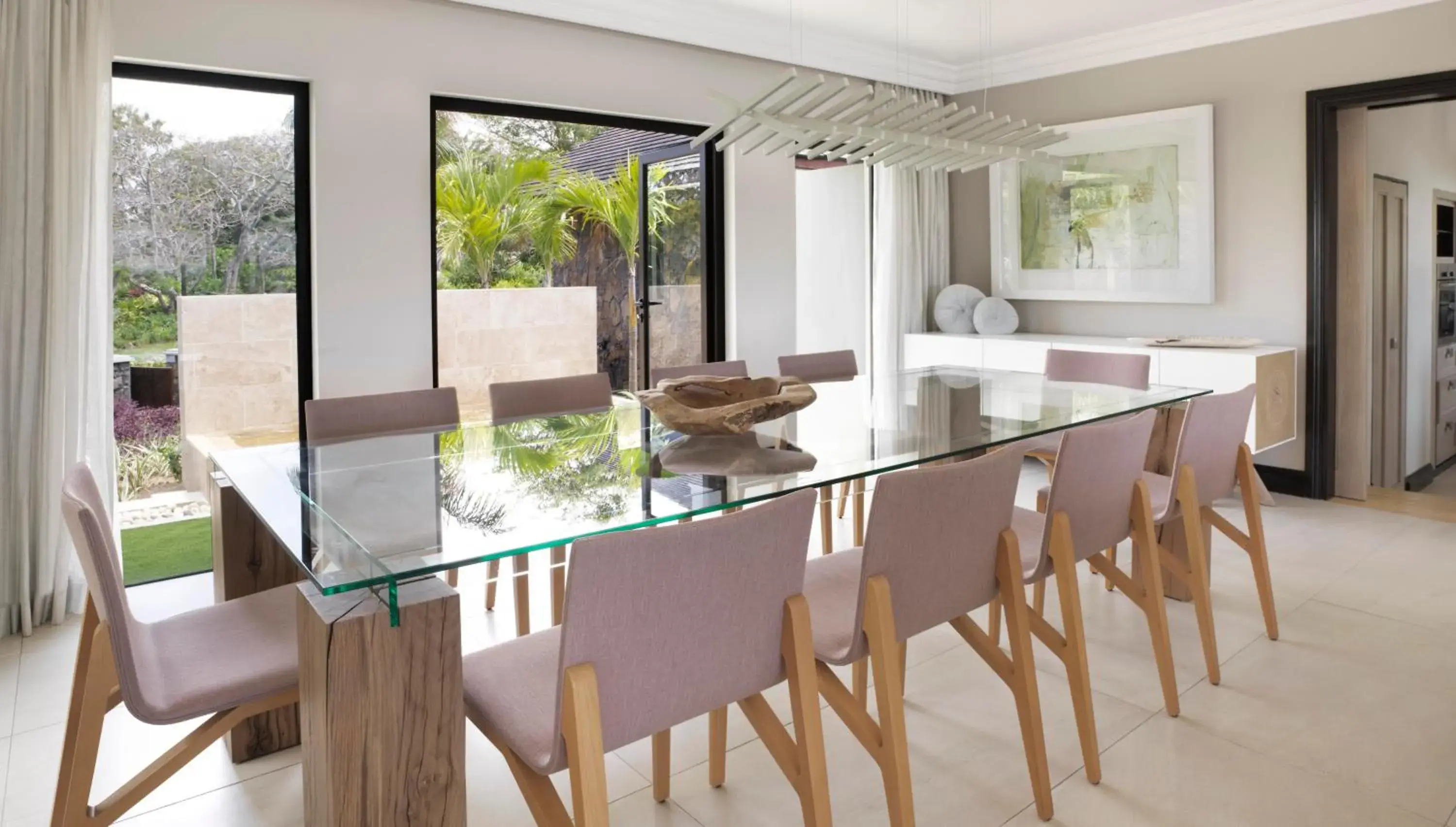 Dining area in Four Seasons Resort Mauritius at Anahita