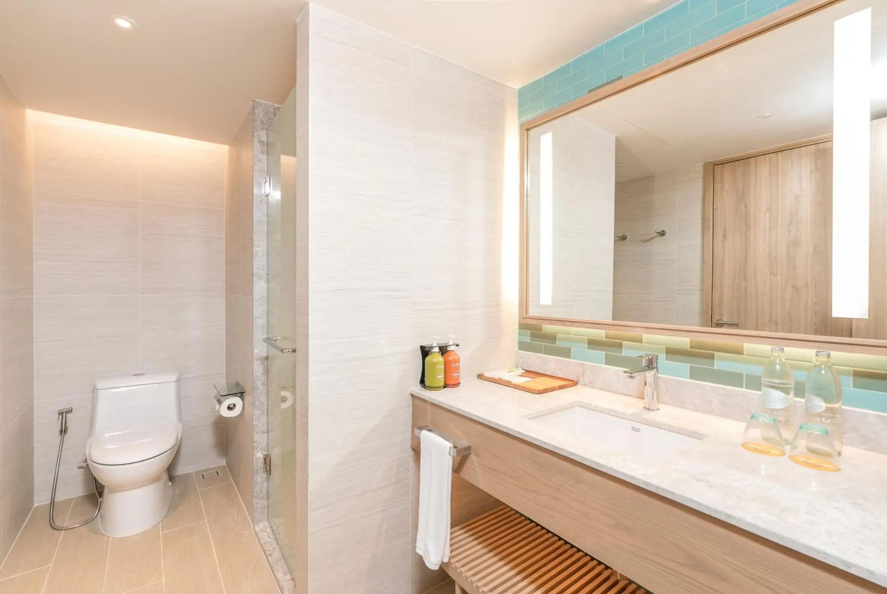Toilet, Bathroom in Holiday Inn Resort Samui Bophut Beach, an IHG Hotel