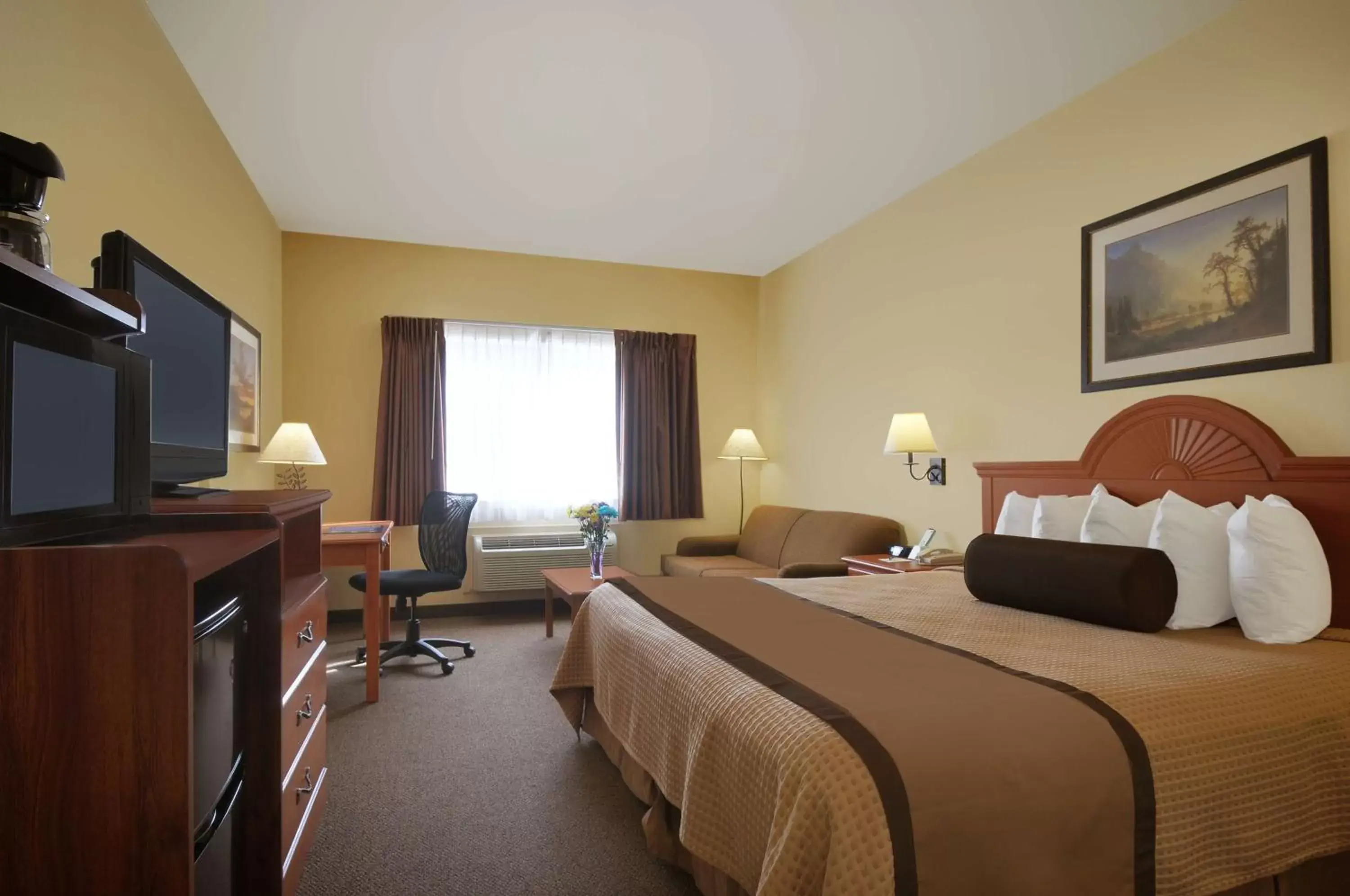 Photo of the whole room in Best Western Plus Graham Inn