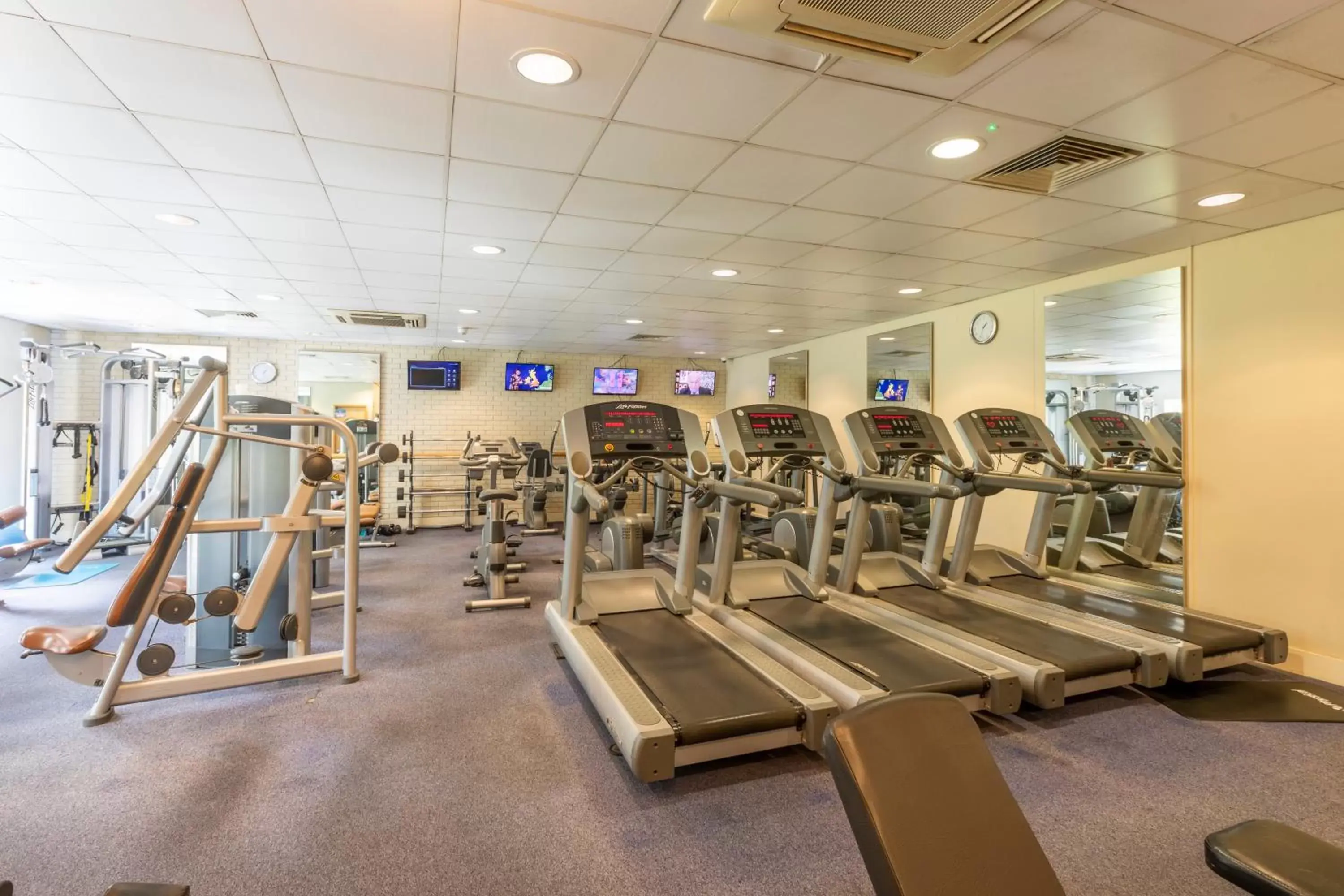 Fitness centre/facilities, Fitness Center/Facilities in Holiday Inn Guildford, an IHG Hotel