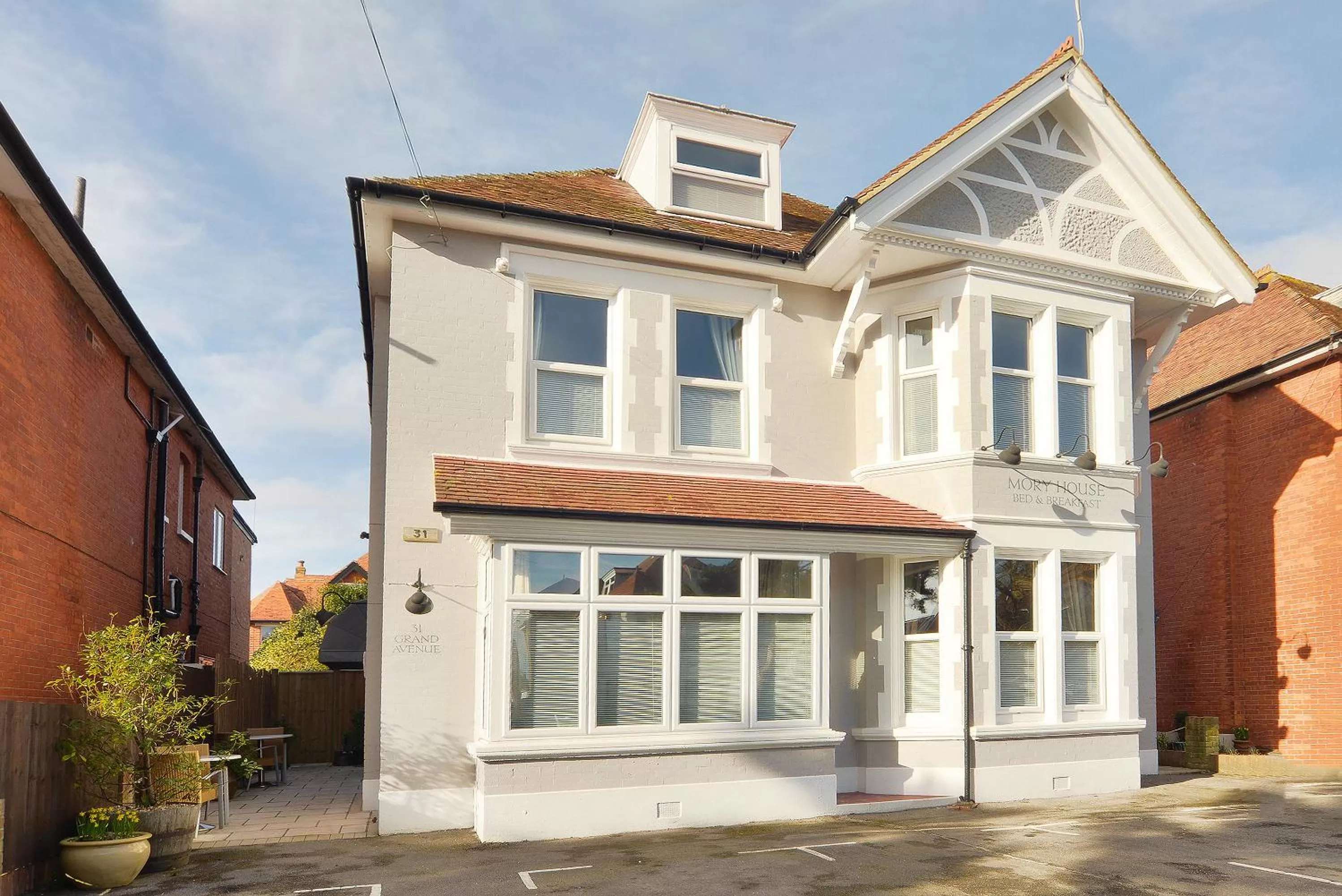 Facade/entrance, Property Building in Mory House