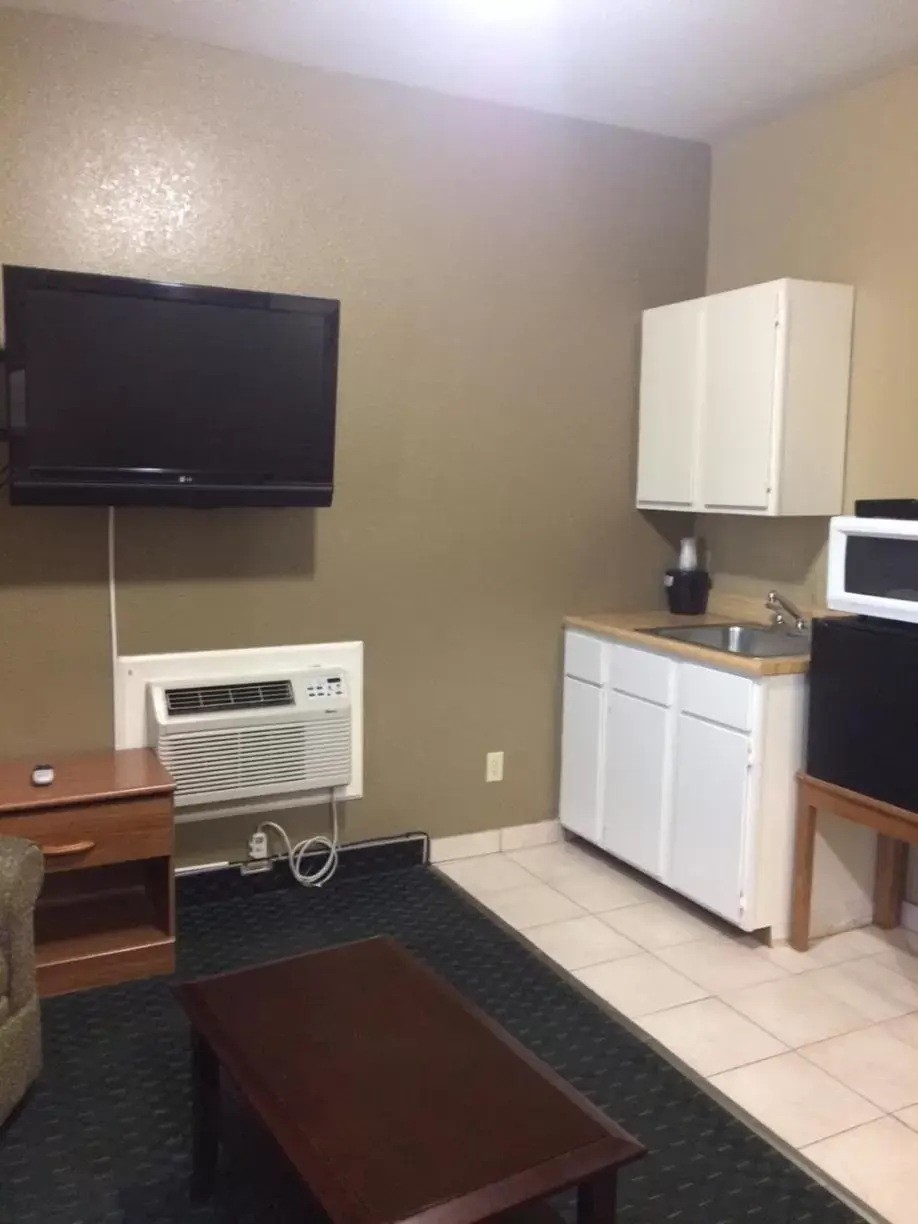 TV/Entertainment Center in Holland Inn and Suites