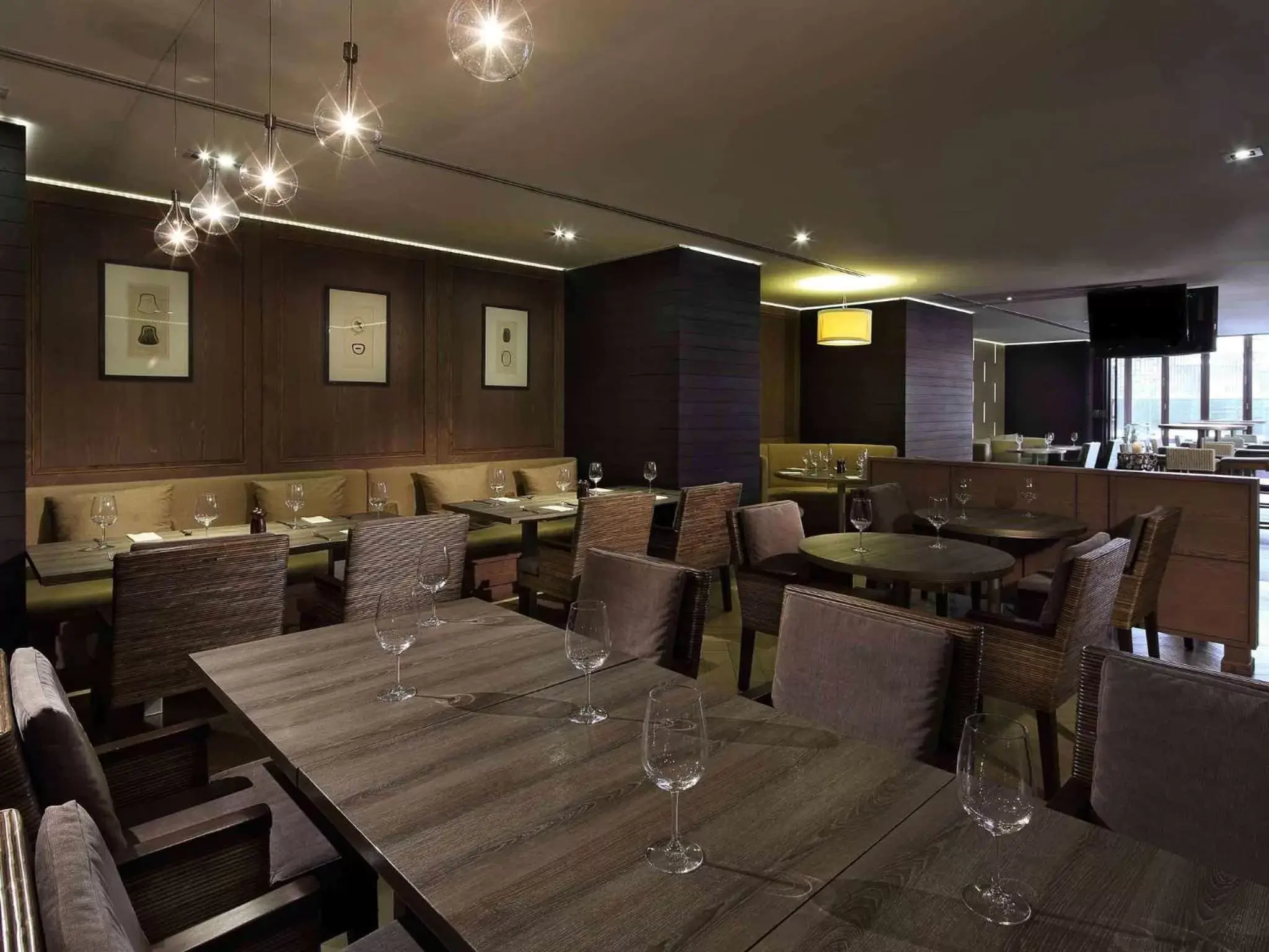 Lounge or bar, Restaurant/Places to Eat in Grand Mercure Singapore Roxy