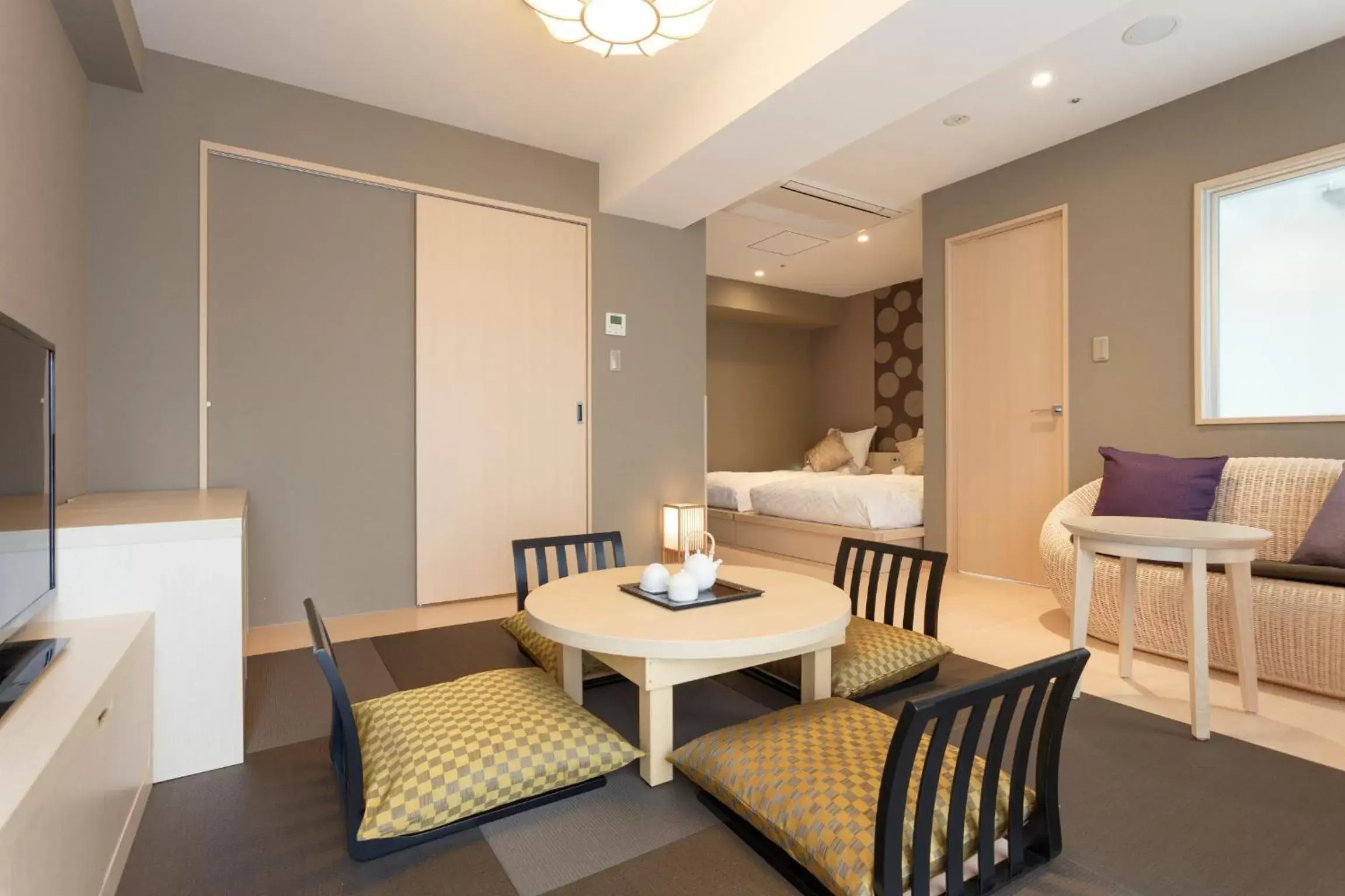 Superior Family Room with Tatami Area - Non-Smoking in Osaka View Hotel Honmachi Superior Family Room with Tatami Area - Non-Smoking in Osaka View Hotel Honmachi