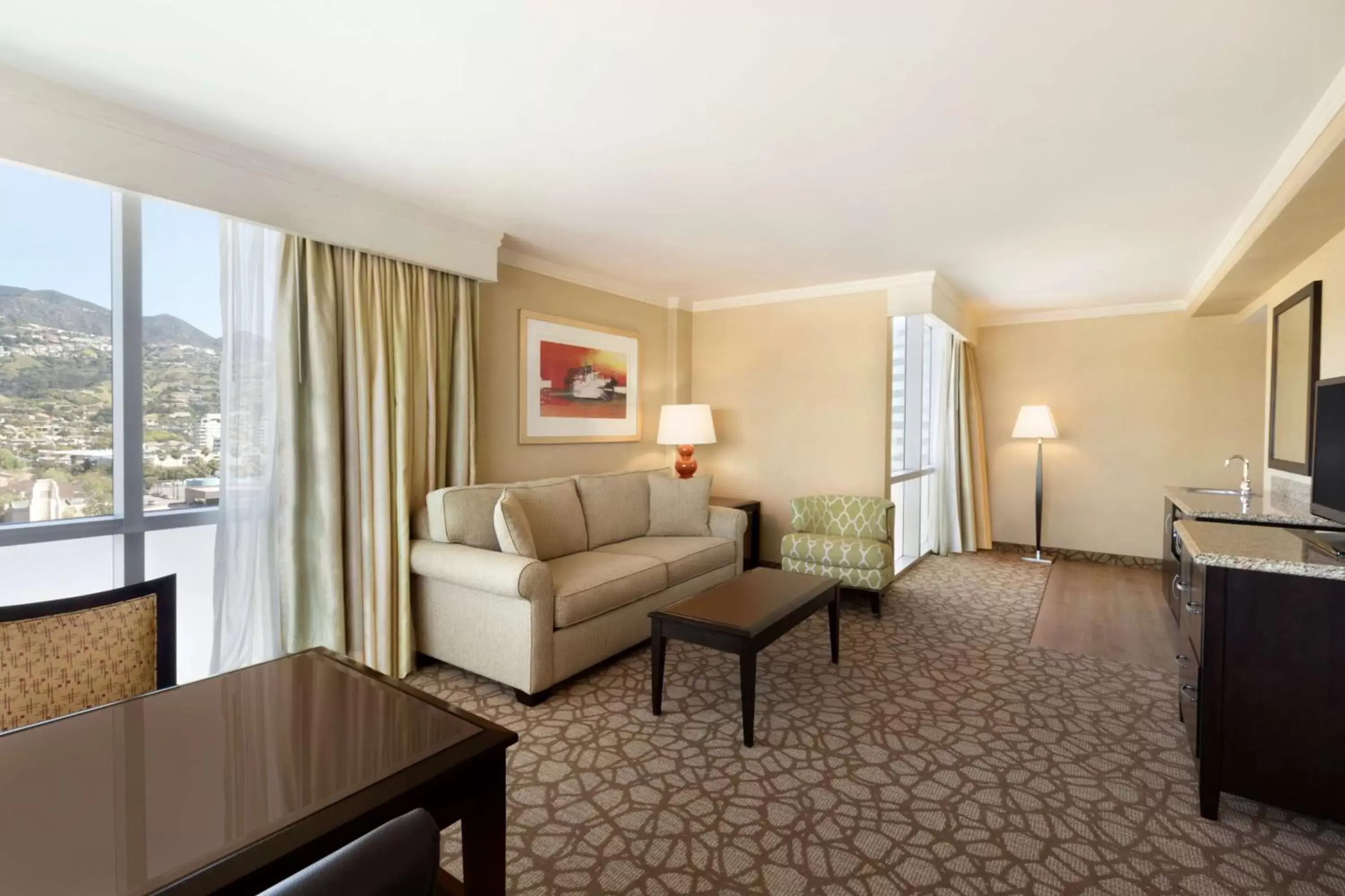 Bedroom, Seating Area in Embassy Suites Los Angeles Glendale