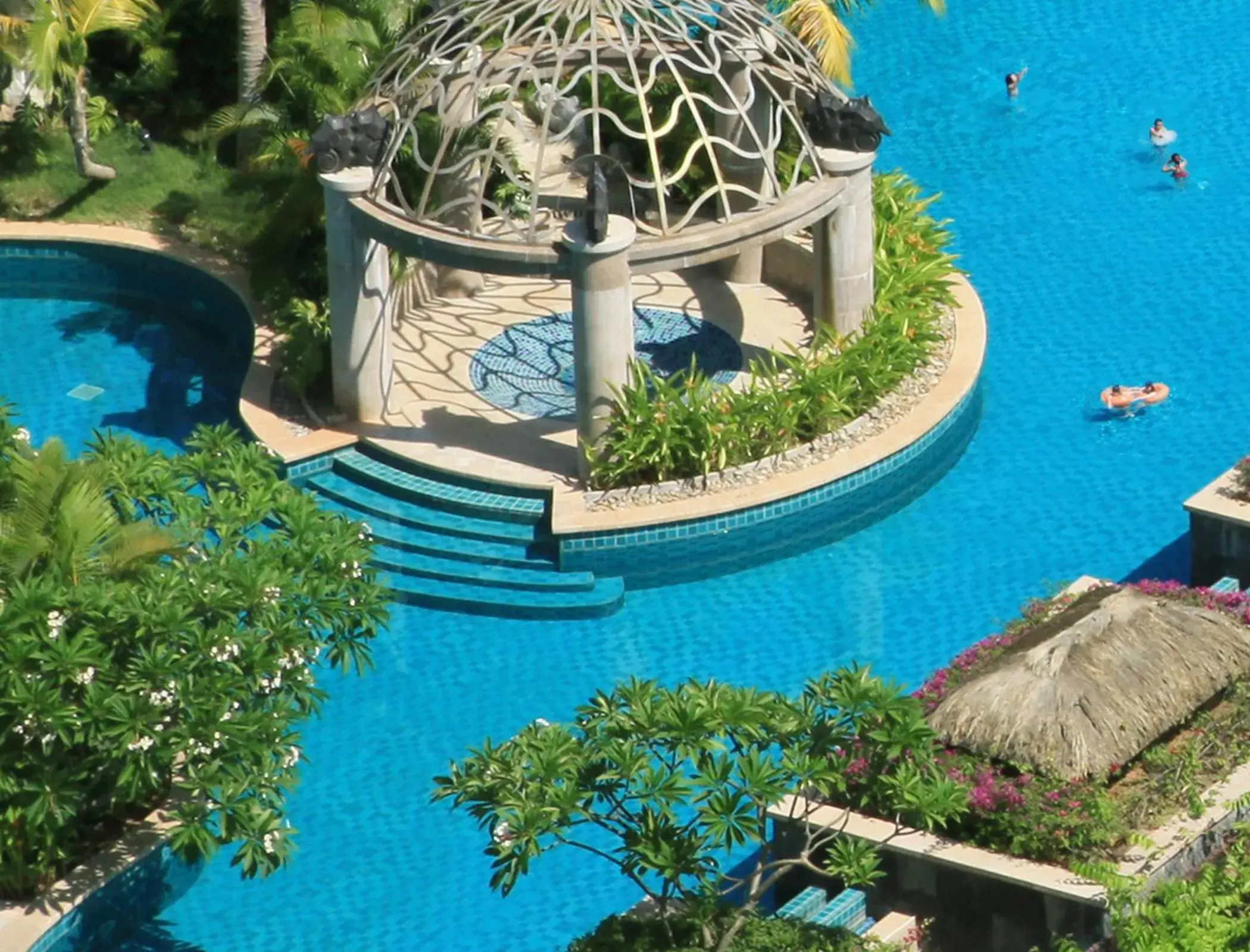 Swimming pool, Pool View in Howard Johnson Resort Sanya Bay