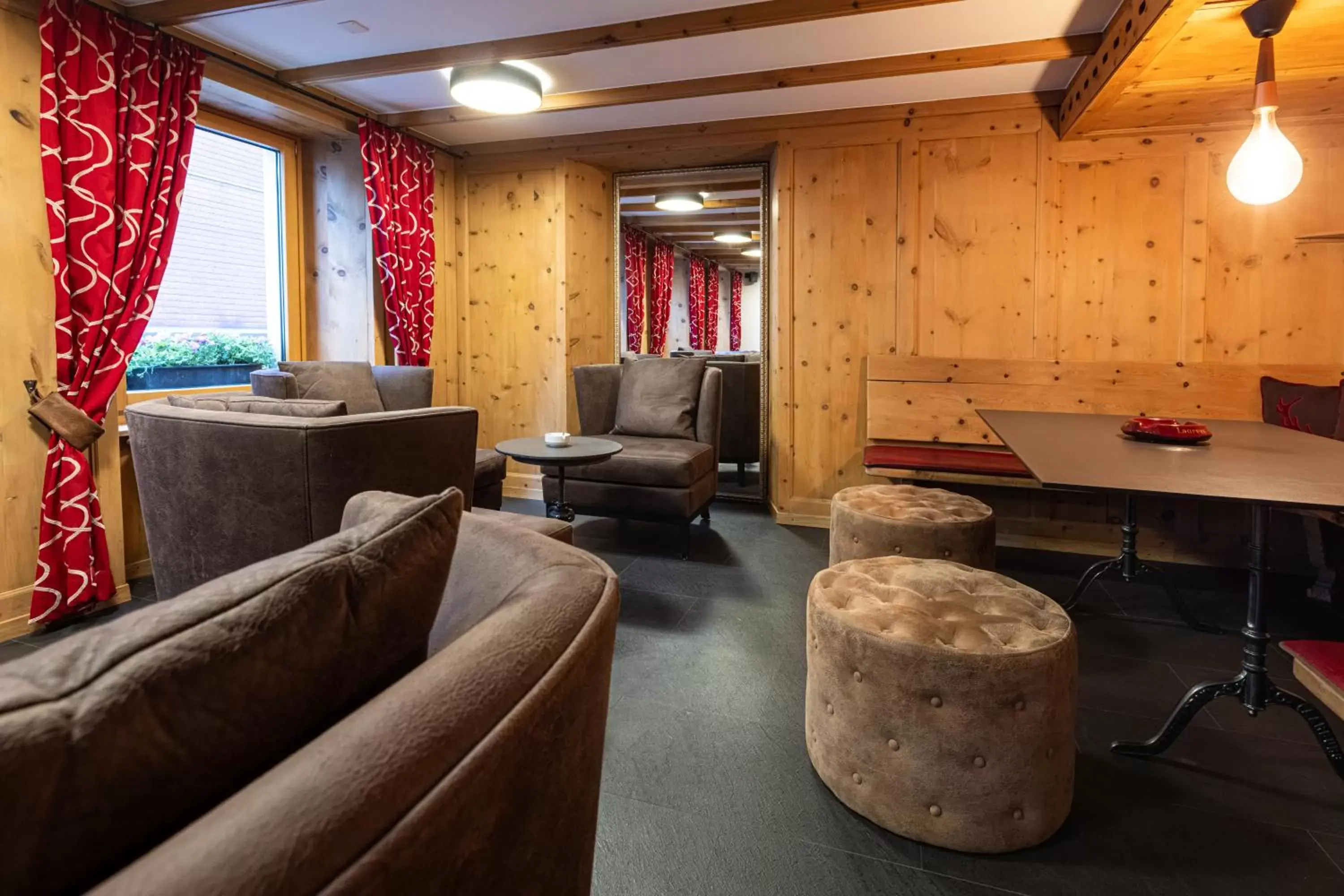 Lounge or bar, Seating Area in Home Hotel Arosa