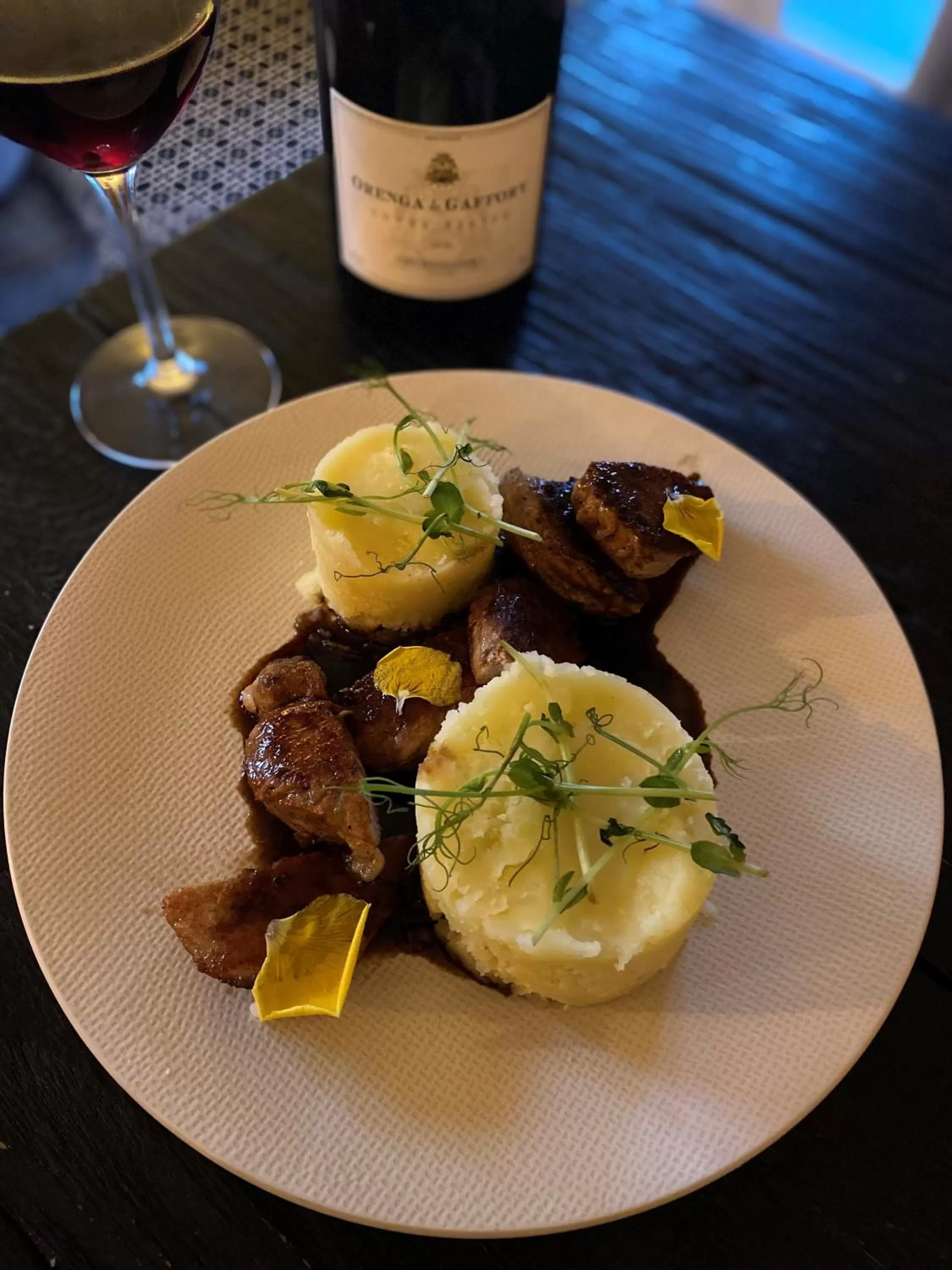 Restaurant/places to eat in Hôtel Des Gouverneurs