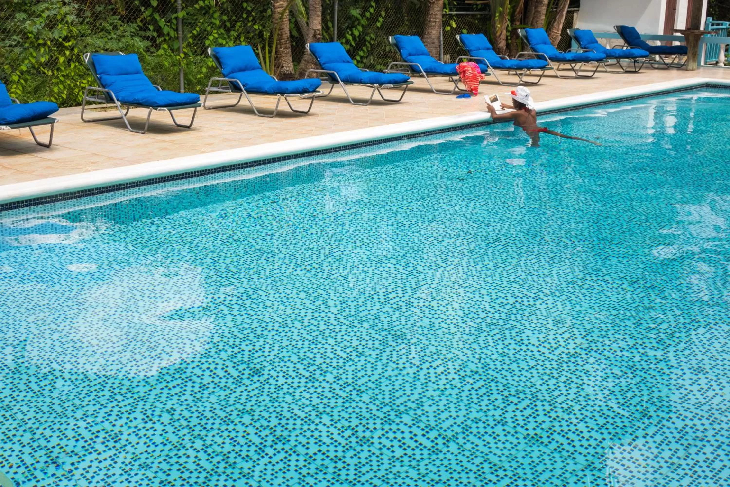 Swimming pool in Legends Beach Resort