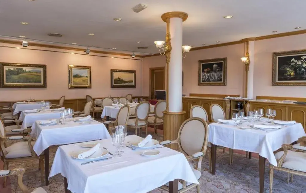 Restaurant/Places to Eat in Hotel Riu Fluvi