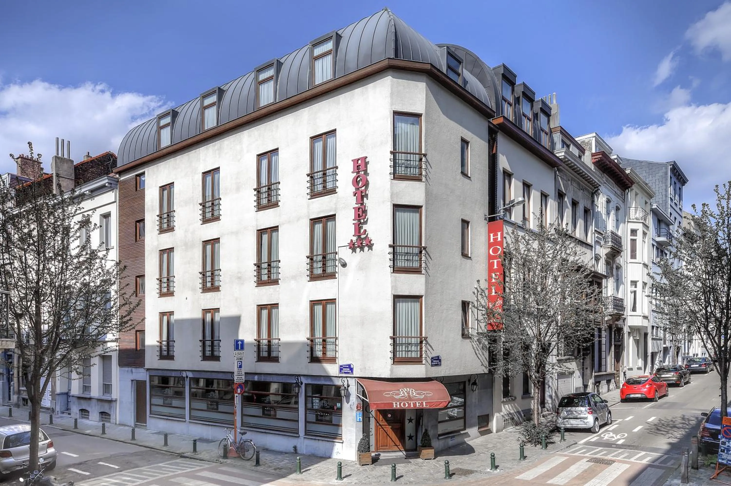 Facade/entrance in Beverly Hills Hotel