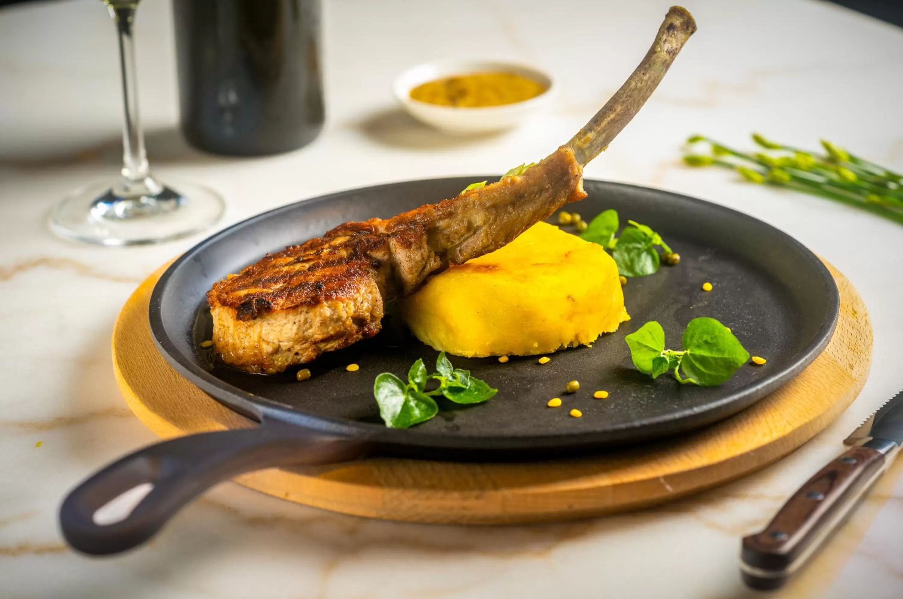 Restaurant/places to eat in Blanc Smith Residence