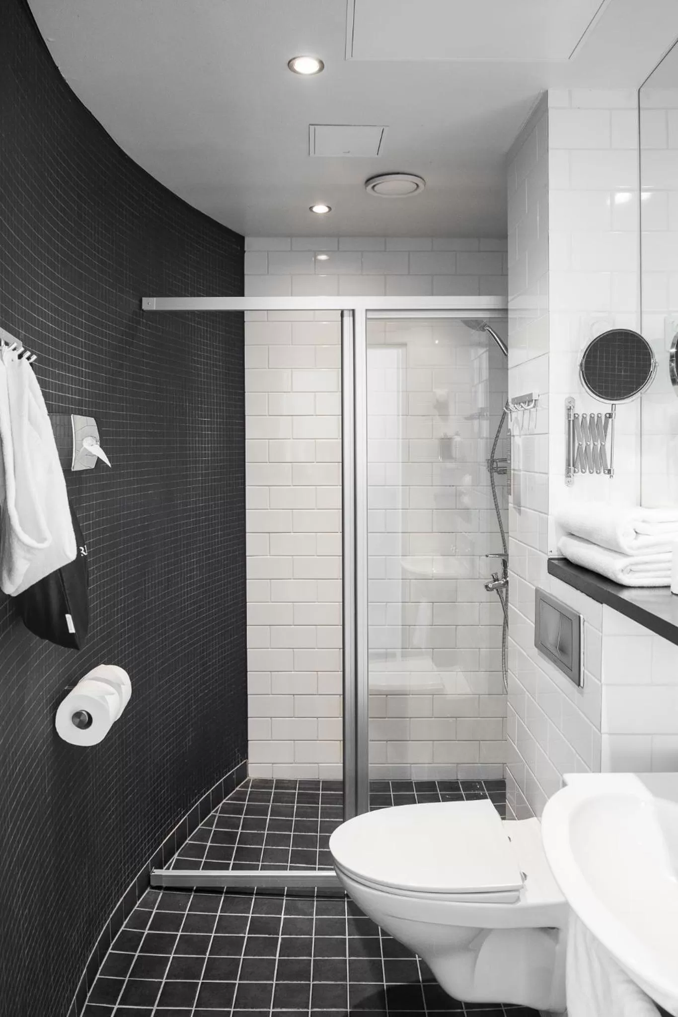 Shower in Hotel Helka