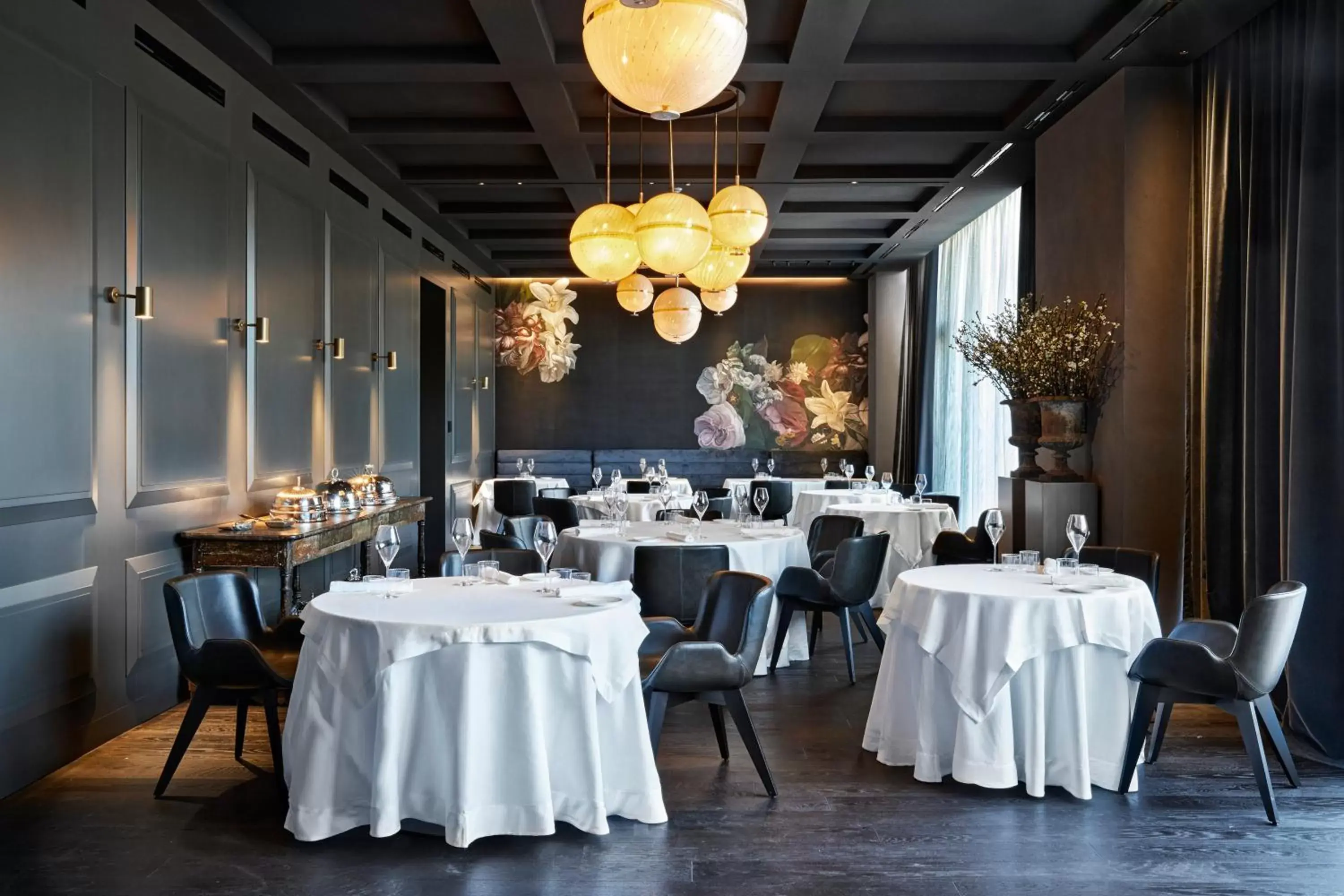 Restaurant/places to eat in Hotel VIU Milan