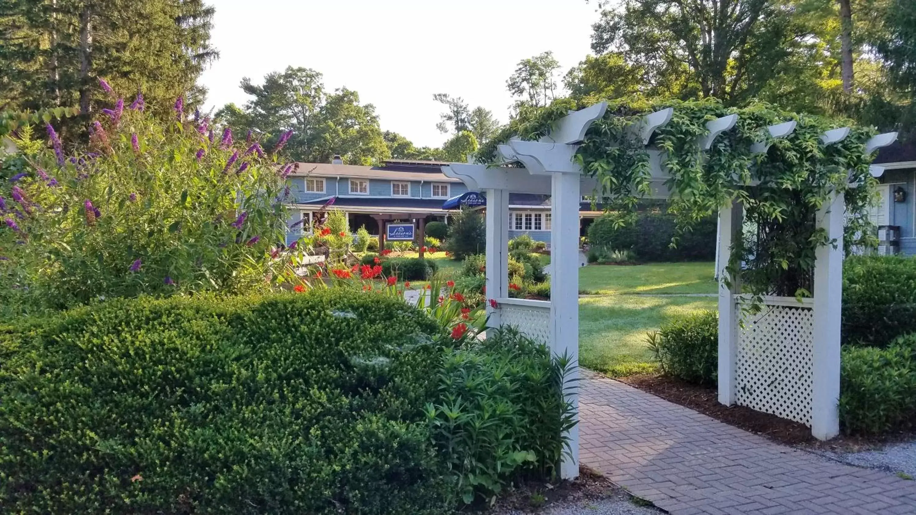 Restaurant/places to eat in Highland Lake Inn & Resort - Flat Rock Restaurant/places to eat in Highland Lake Inn & Resort - Flat Rock