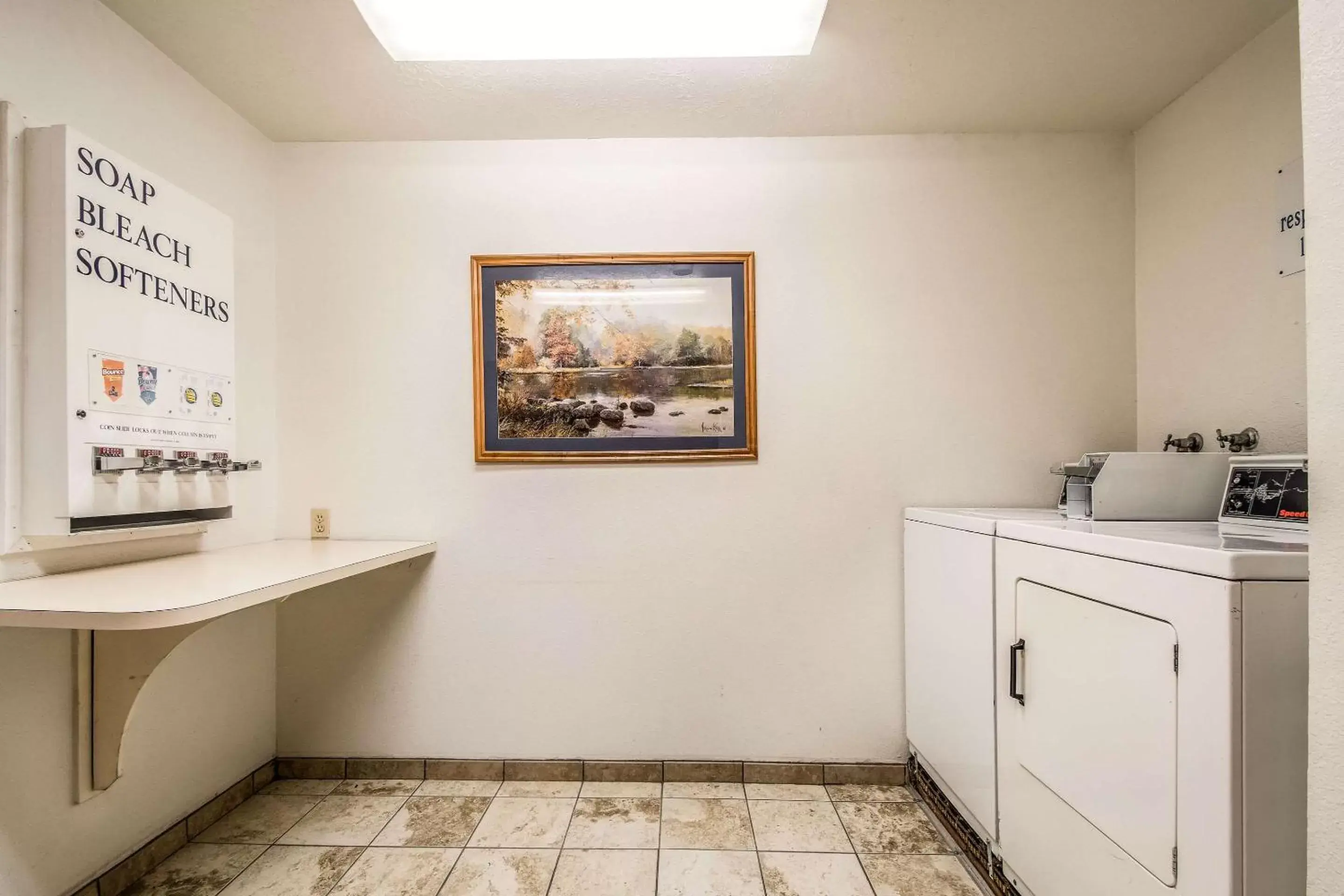 On site, Bathroom in Econo Lodge Corvallis Near University