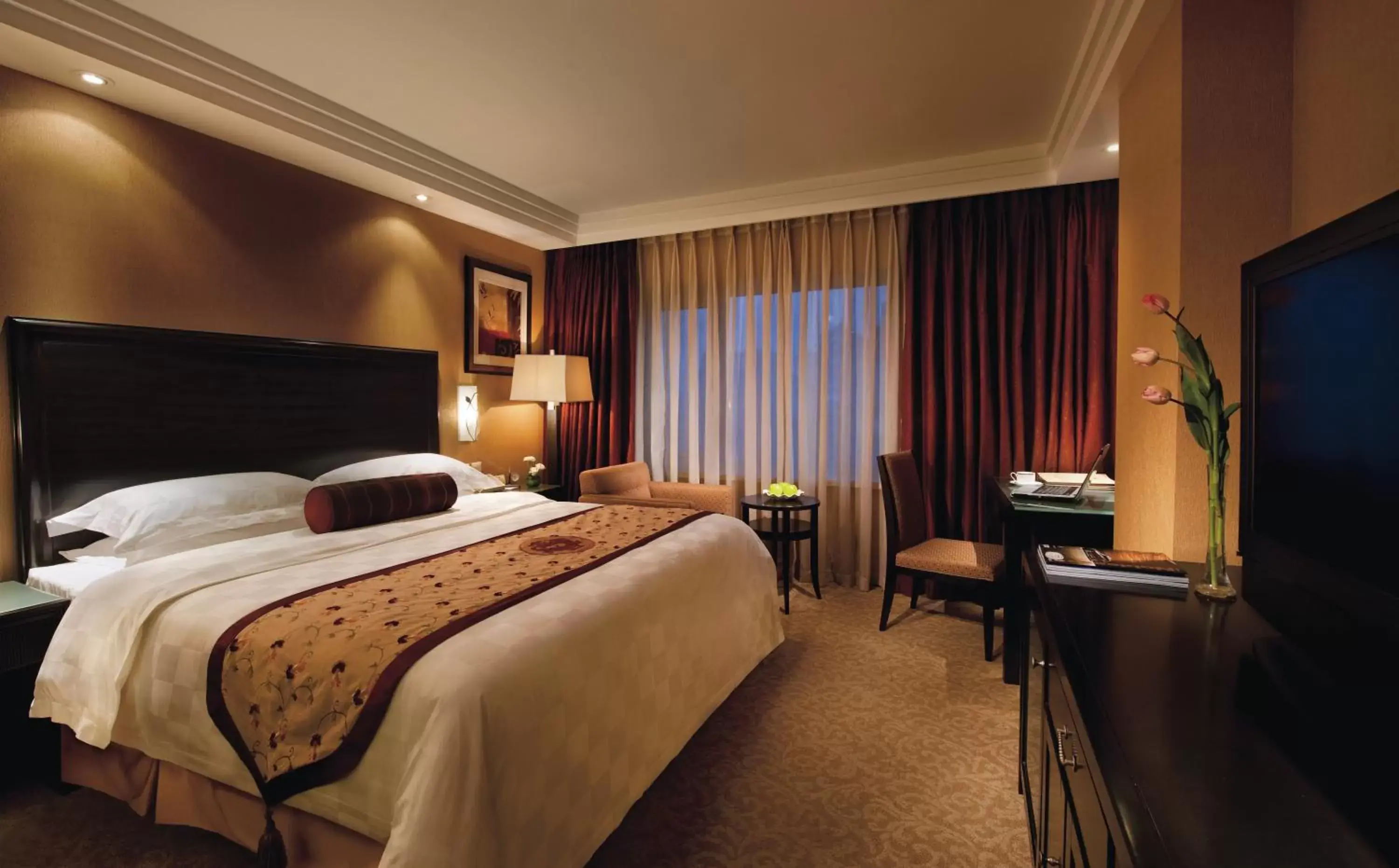Photo of the whole room, Bed in Sunworld Dynasty Hotel Beijing Wangfujing