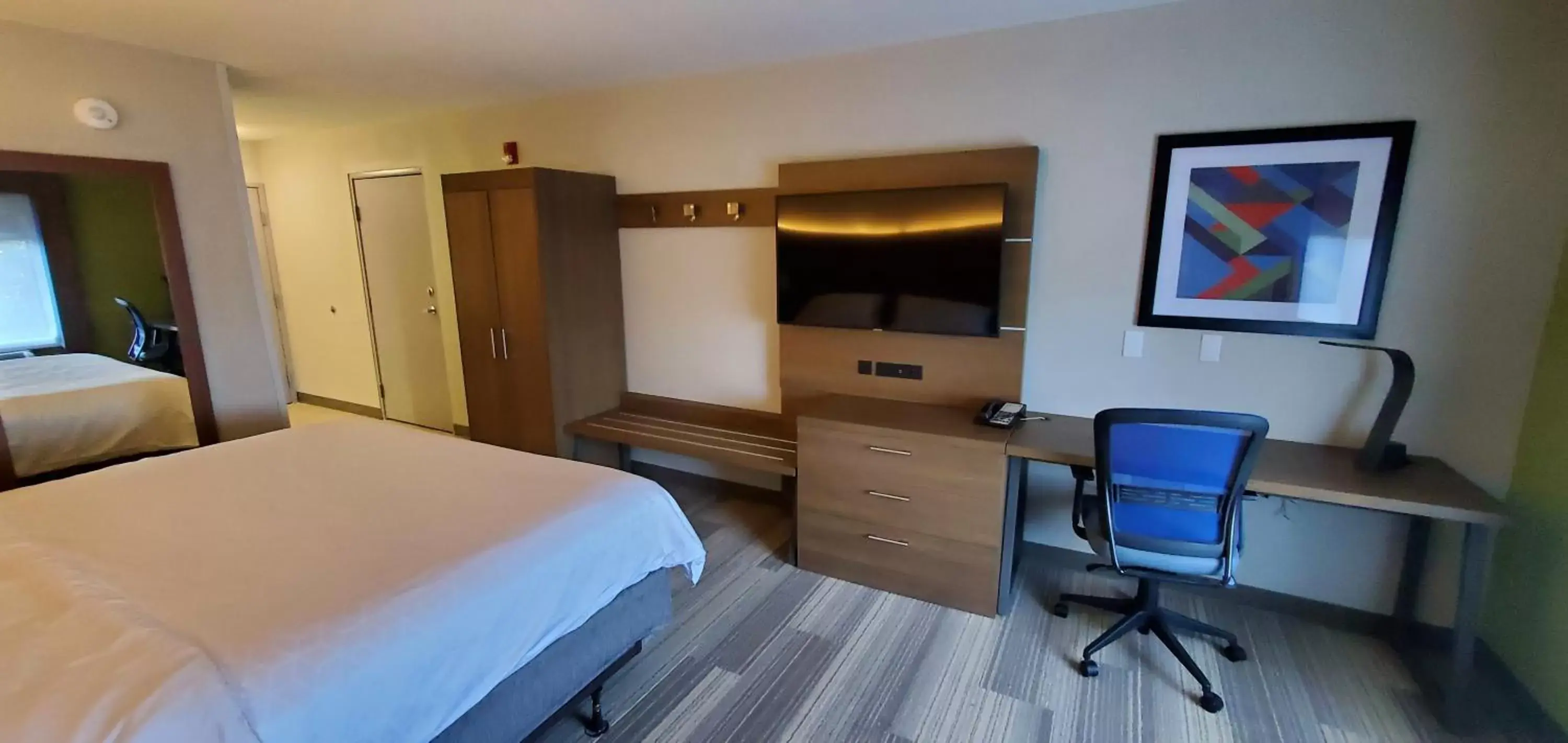 Photo of the whole room, TV/Entertainment Center in Holiday Inn Express Hotel & Suites Kinston, an IHG Hotel