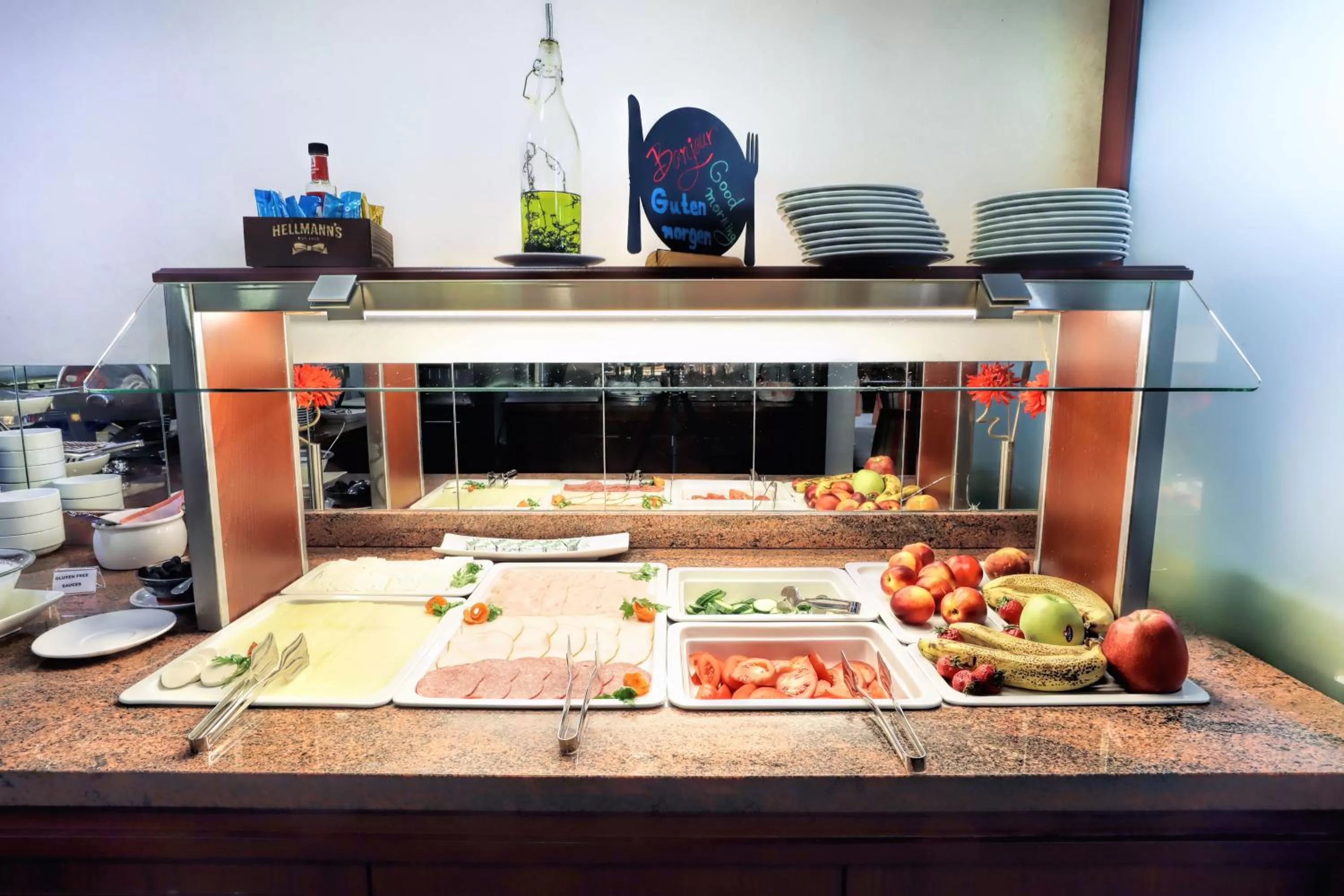 Buffet breakfast in Budapest Hotel - Free Parking