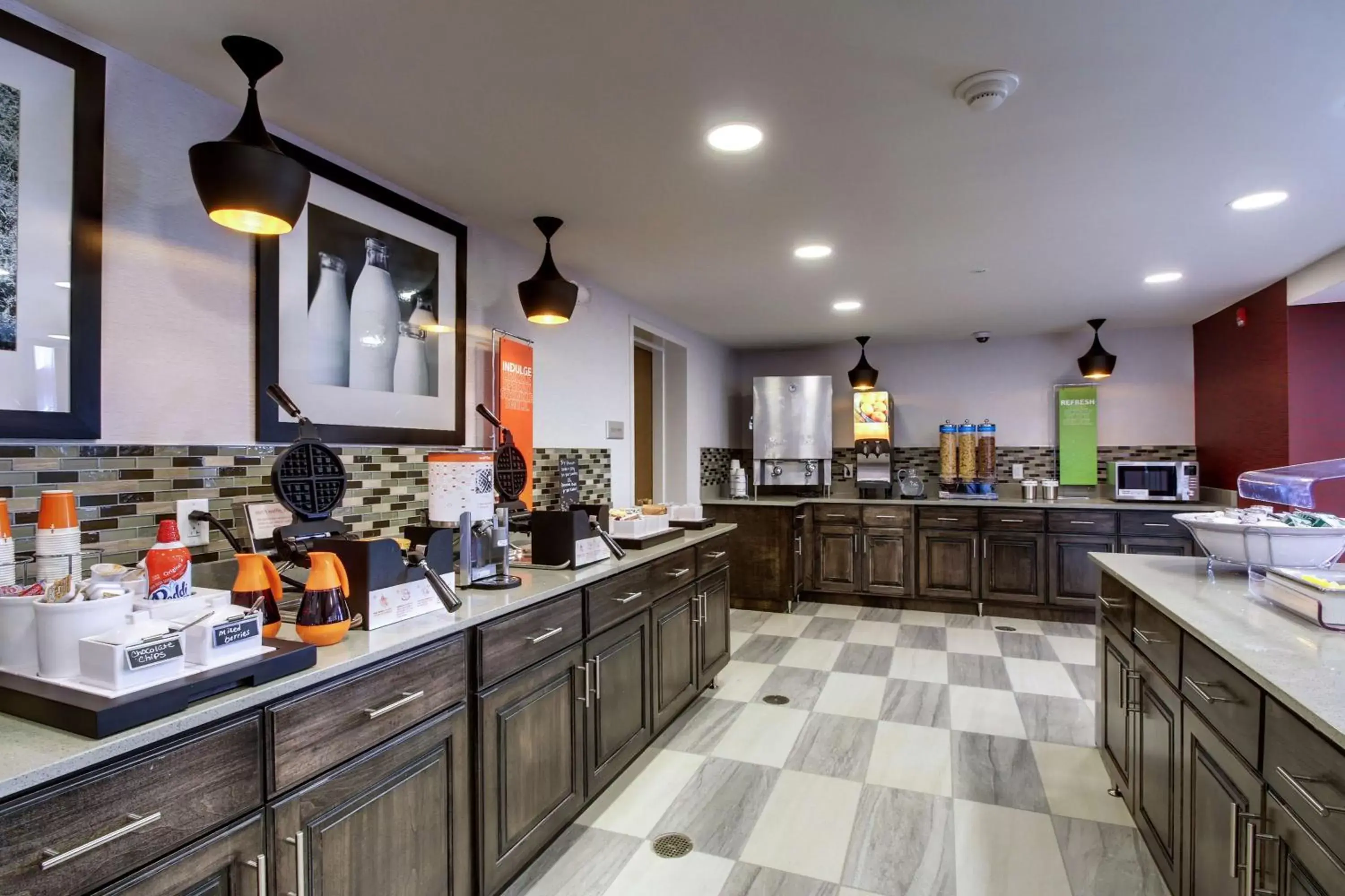 Dining area, Kitchen/Kitchenette in Hampton Inn & Suites Cordele