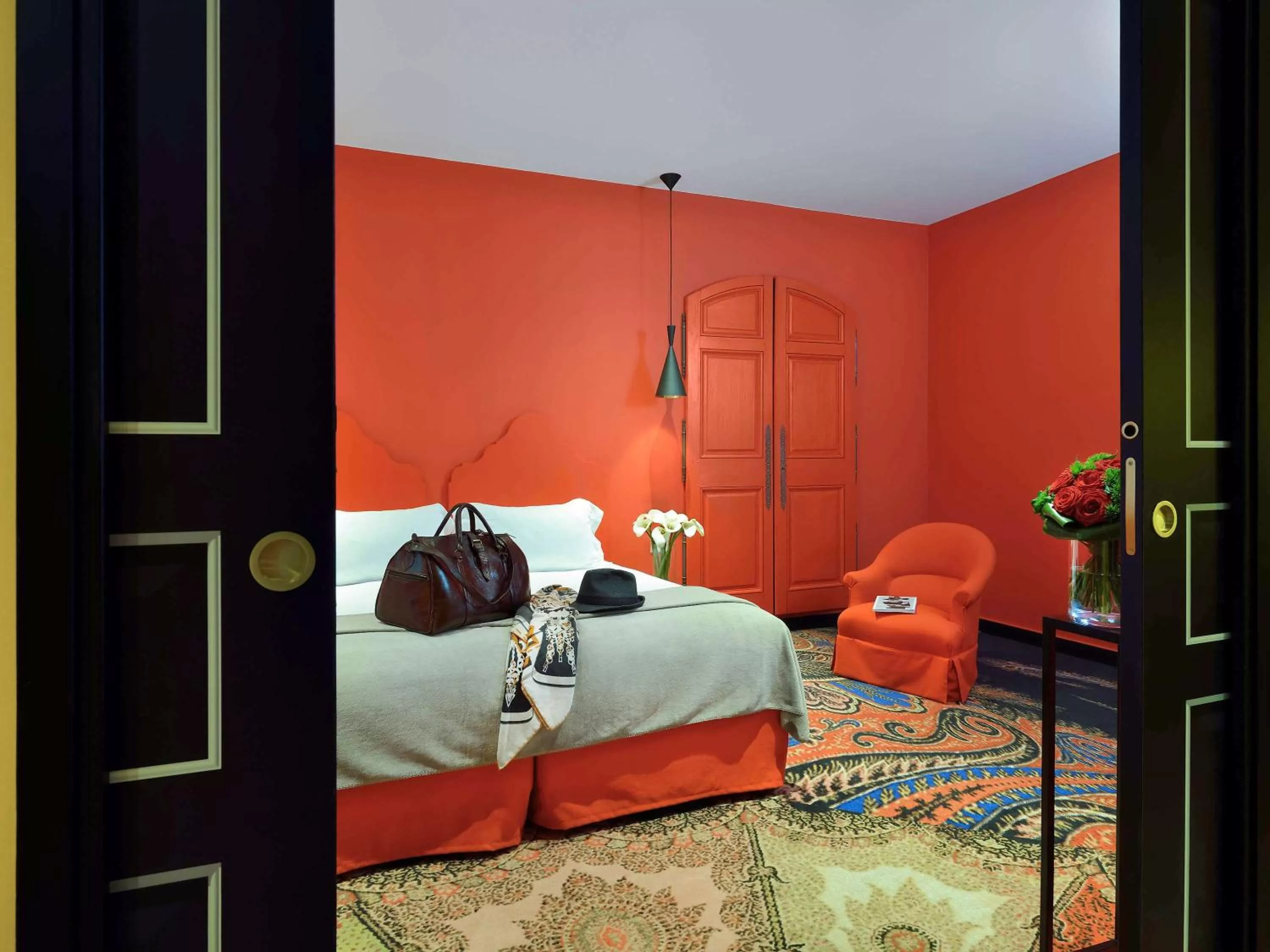 Photo of the whole room, Bed in Hôtel & Spa Jules César Arles - MGallery Hotel Collection