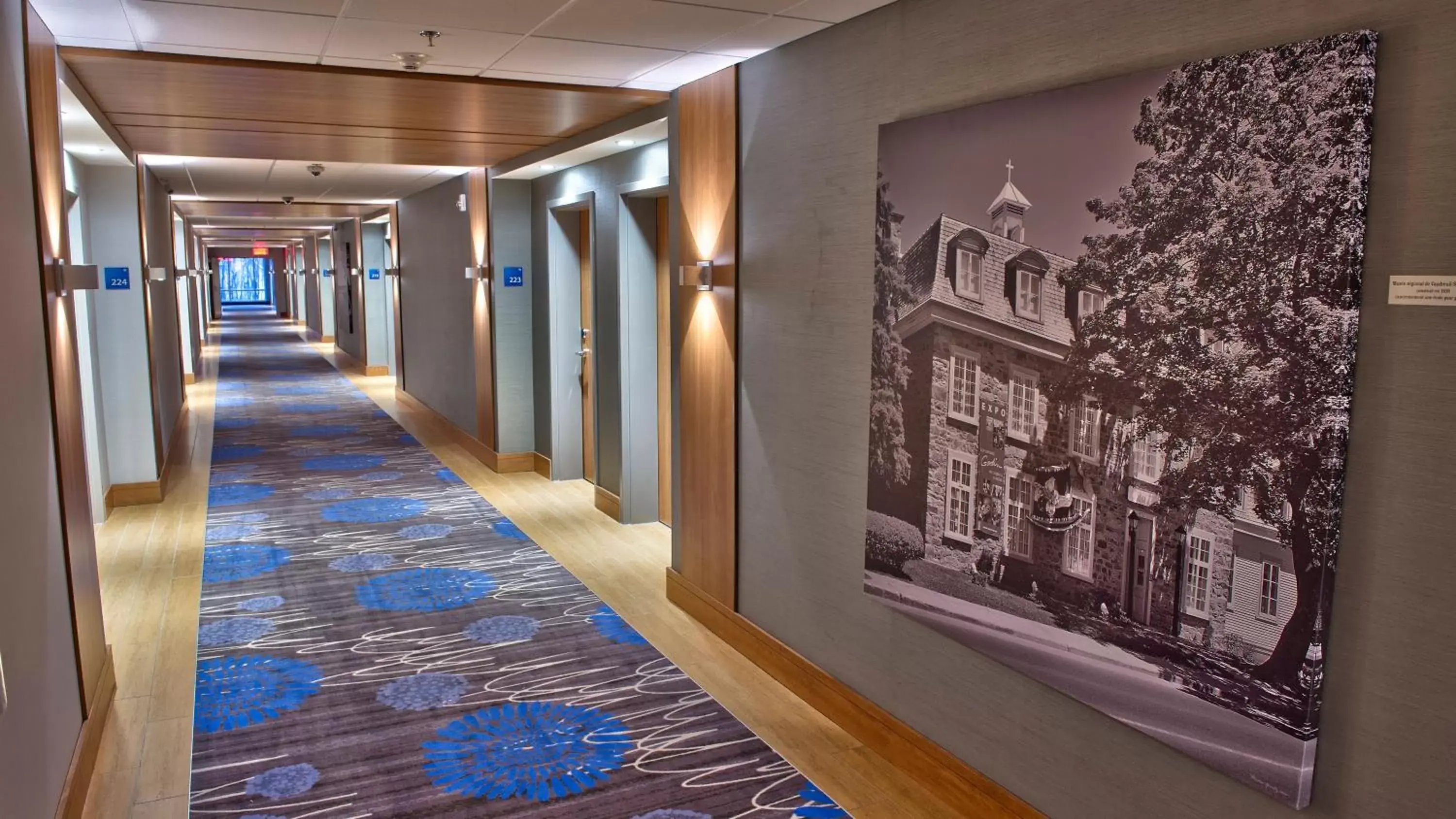 Lobby or reception in Holiday Inn Express & Suites Vaudreuil-Dorion, an IHG Hotel