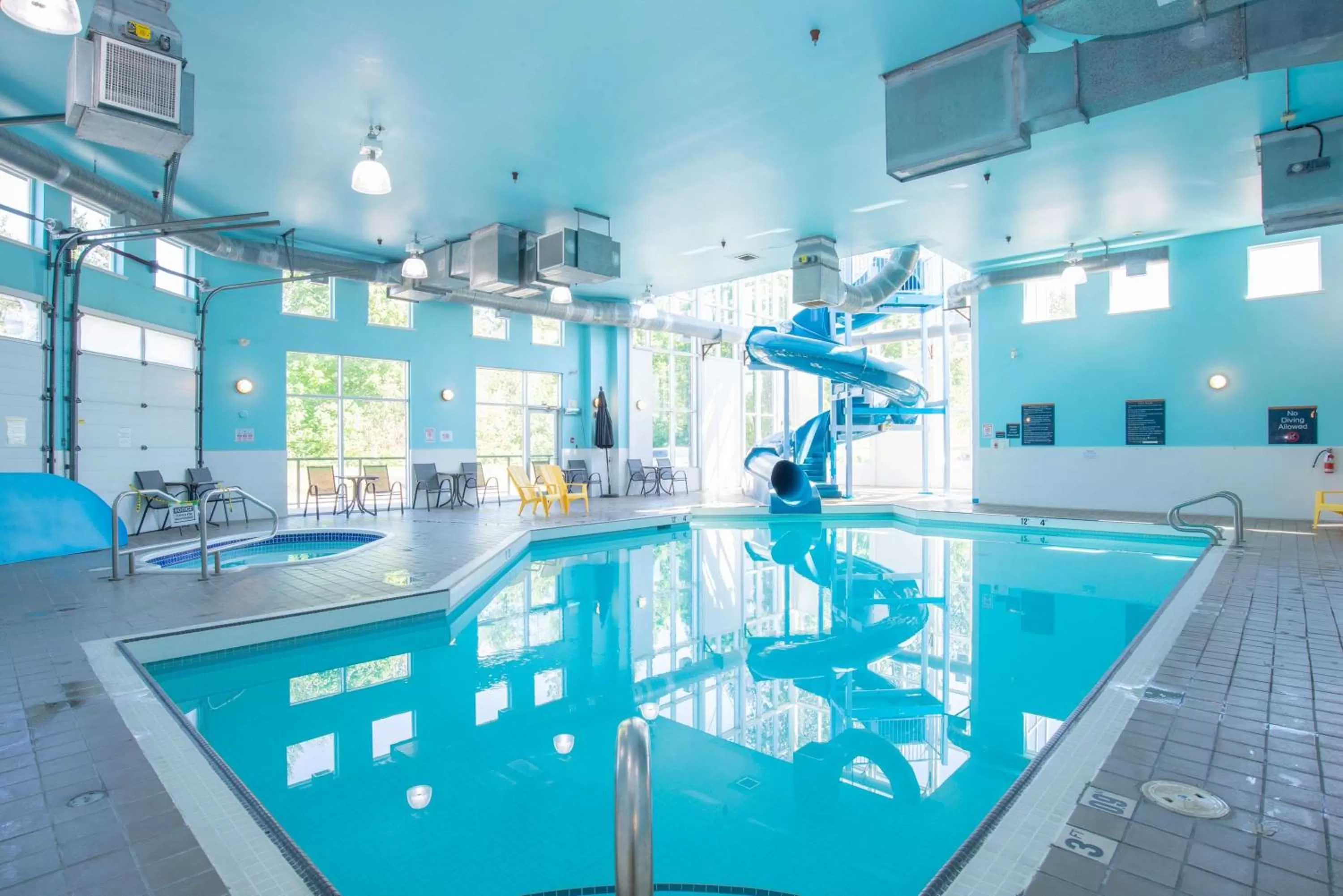 Swimming pool in Sandman Hotel and Suites Squamish