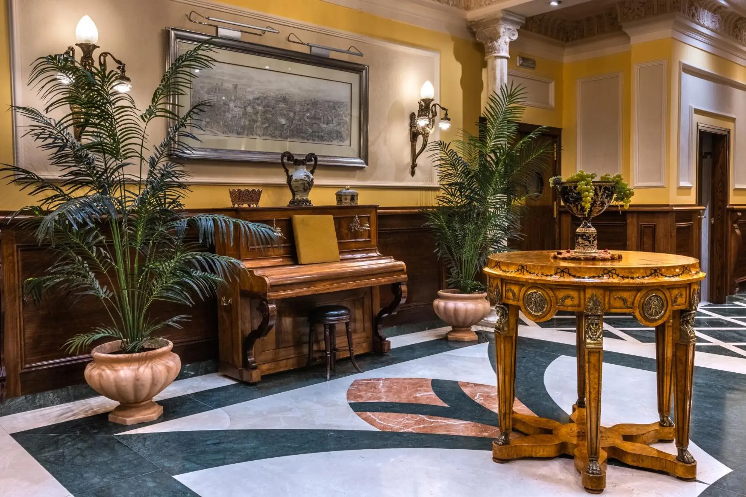 Patio in Hotel Reina Cristina Patio in Hotel Reina Cristina